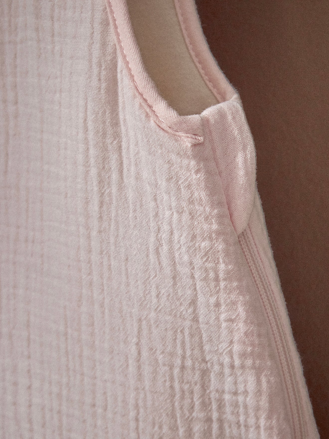 Sleepsack with a frilly neckline in organic cotton gauze TOG  2