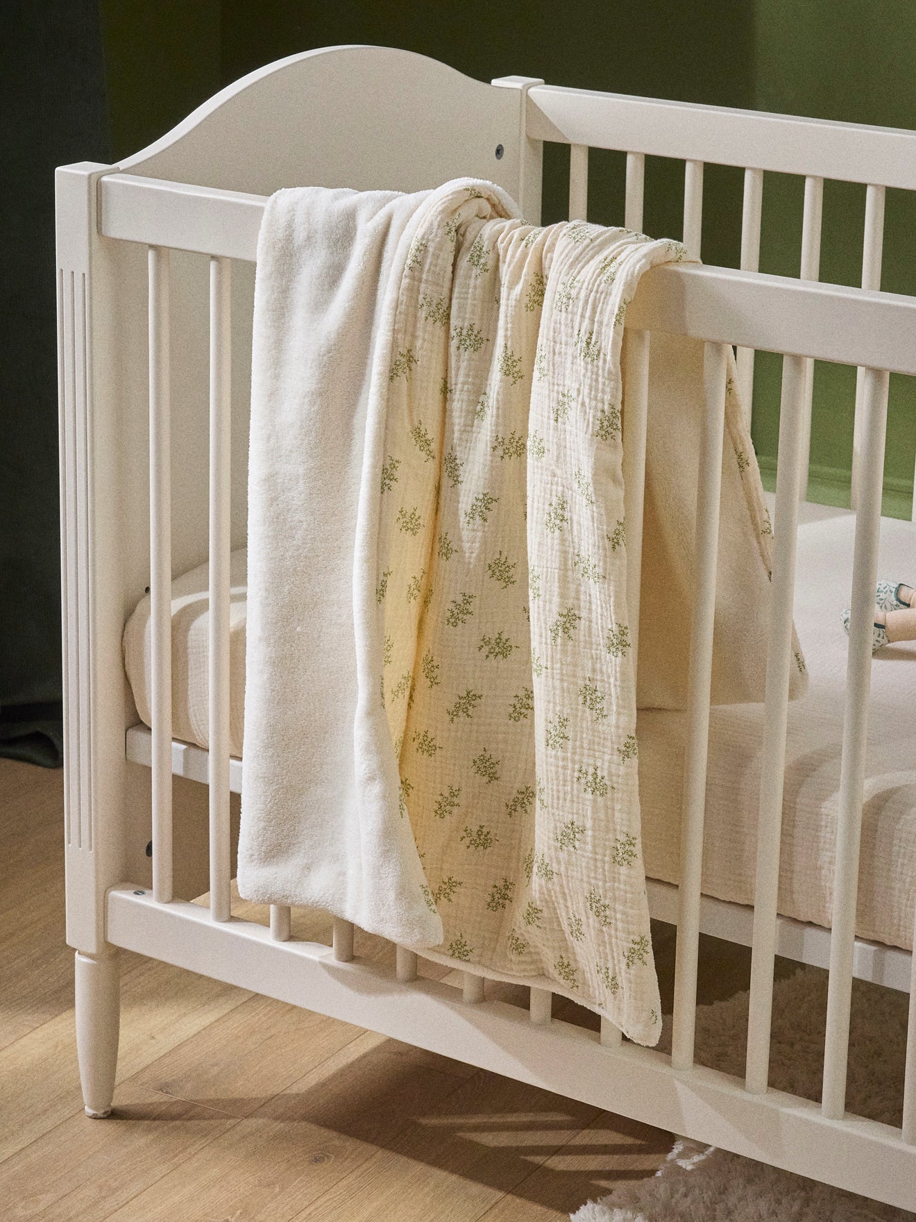 Honeycomb cotton and micro-fleece baby blanket