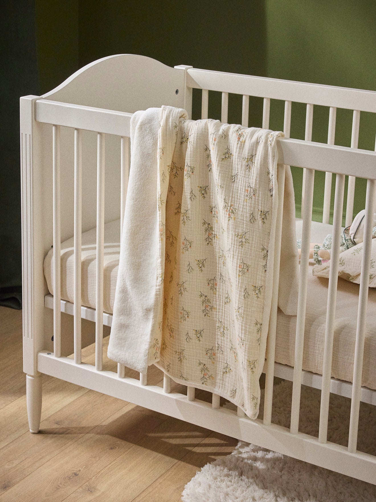 Honeycomb cotton and micro-fleece baby blanket