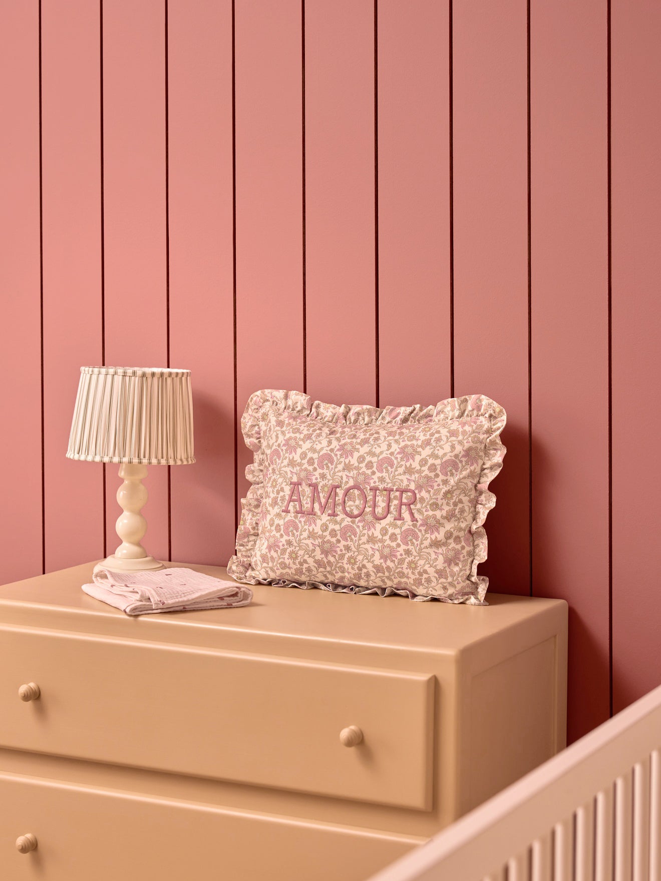 Cotton gauze cushion with ruffle