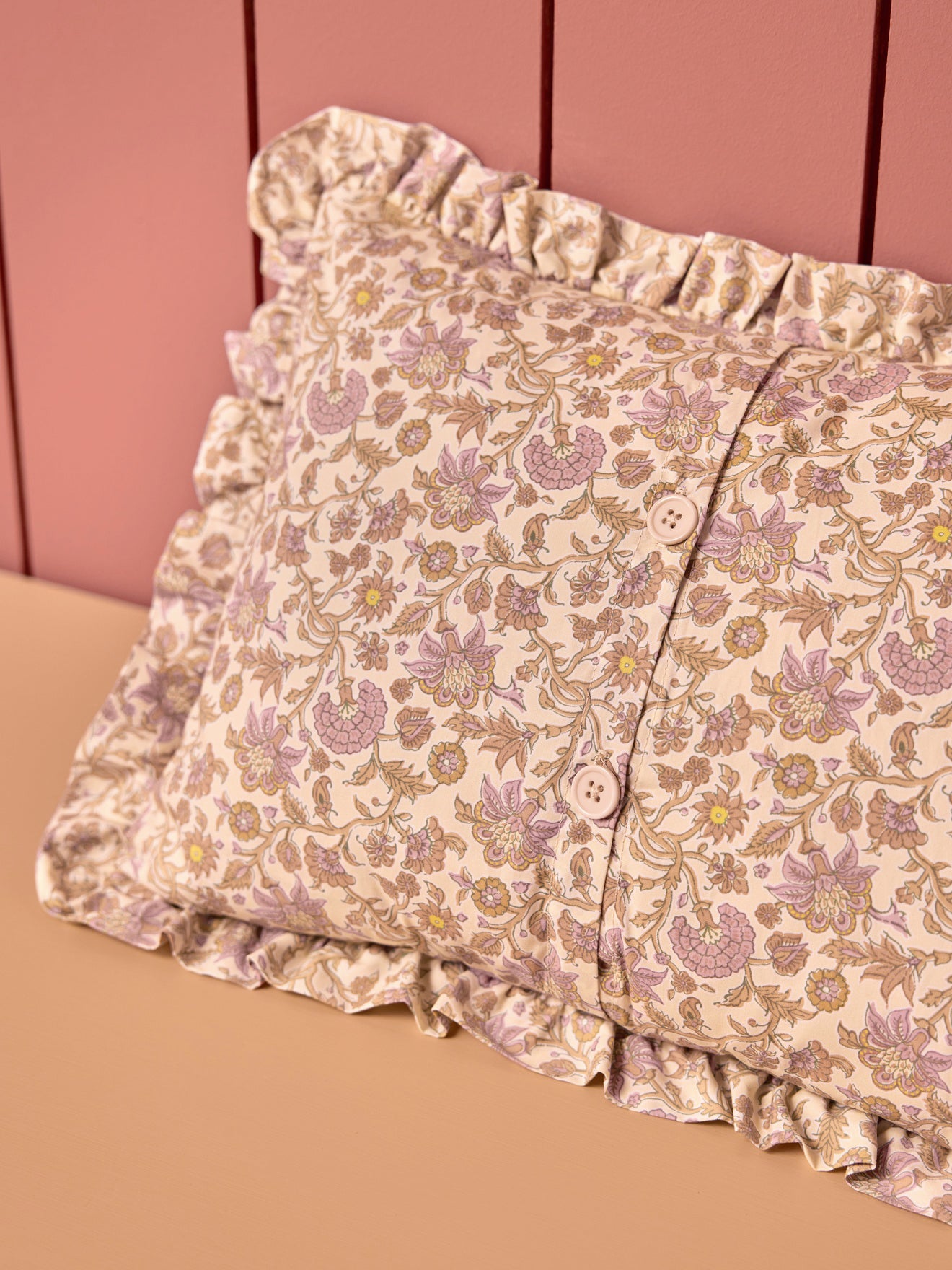 Cotton gauze cushion with ruffle