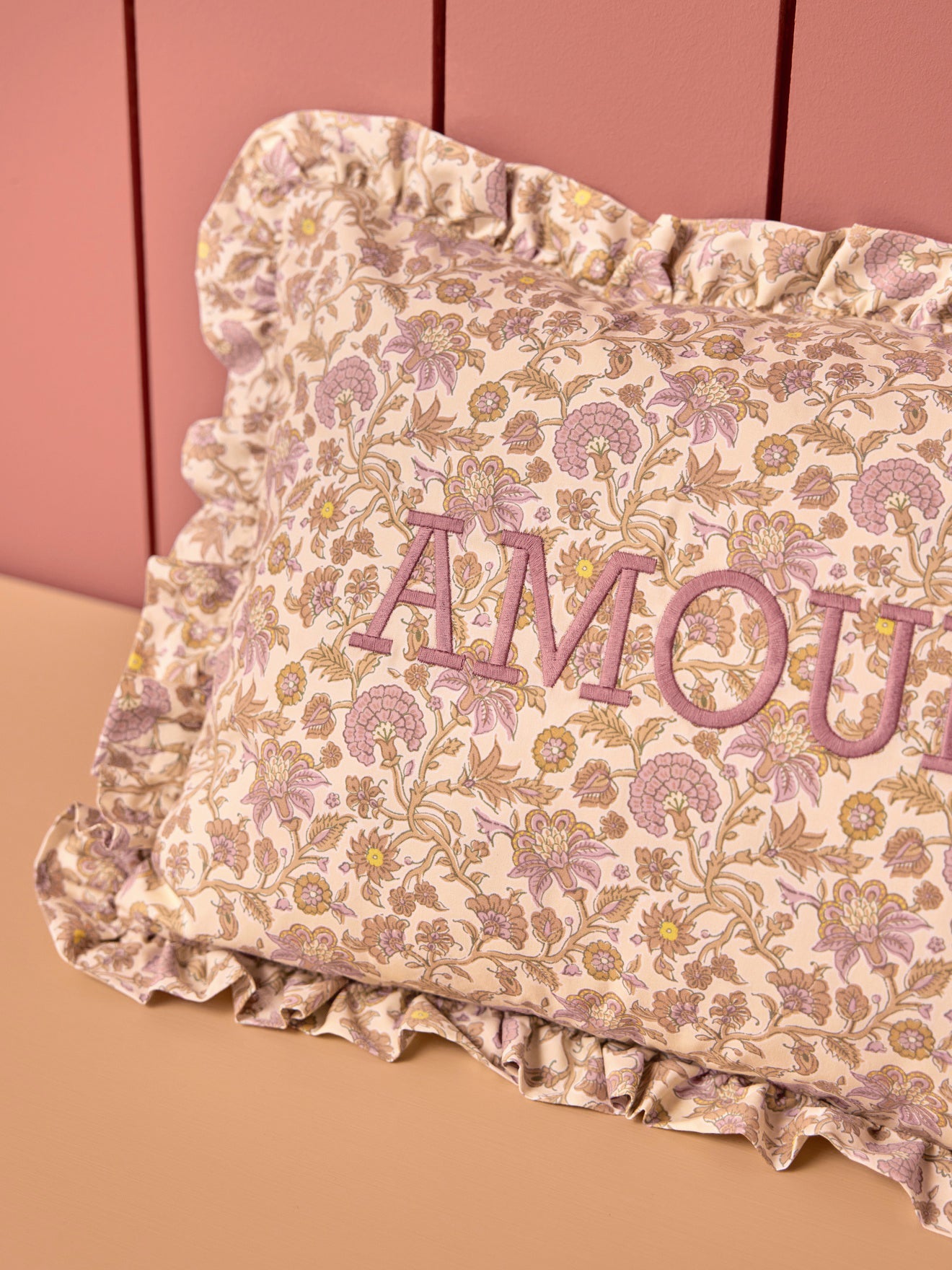 Cotton gauze cushion with ruffle