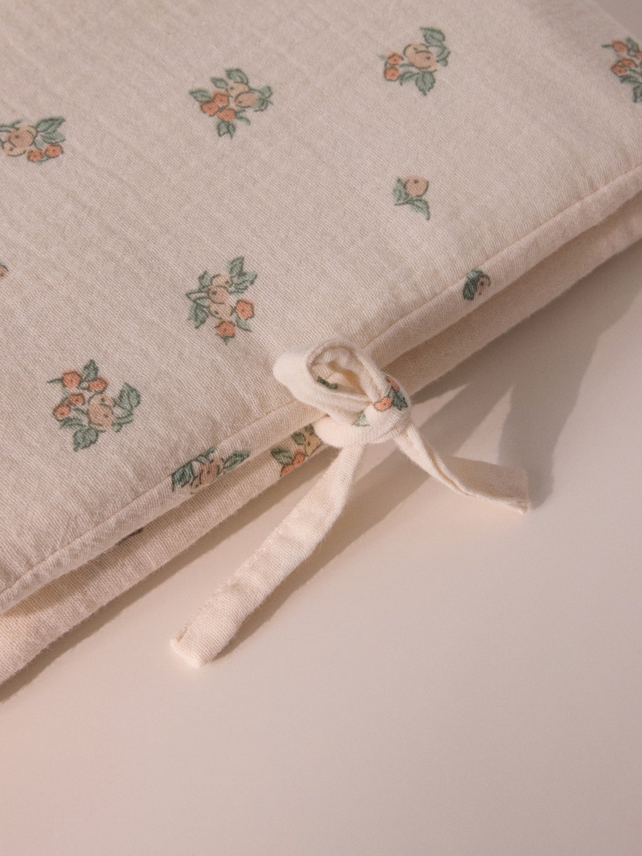 Housse pour carnet de santé en gaze hirondelles