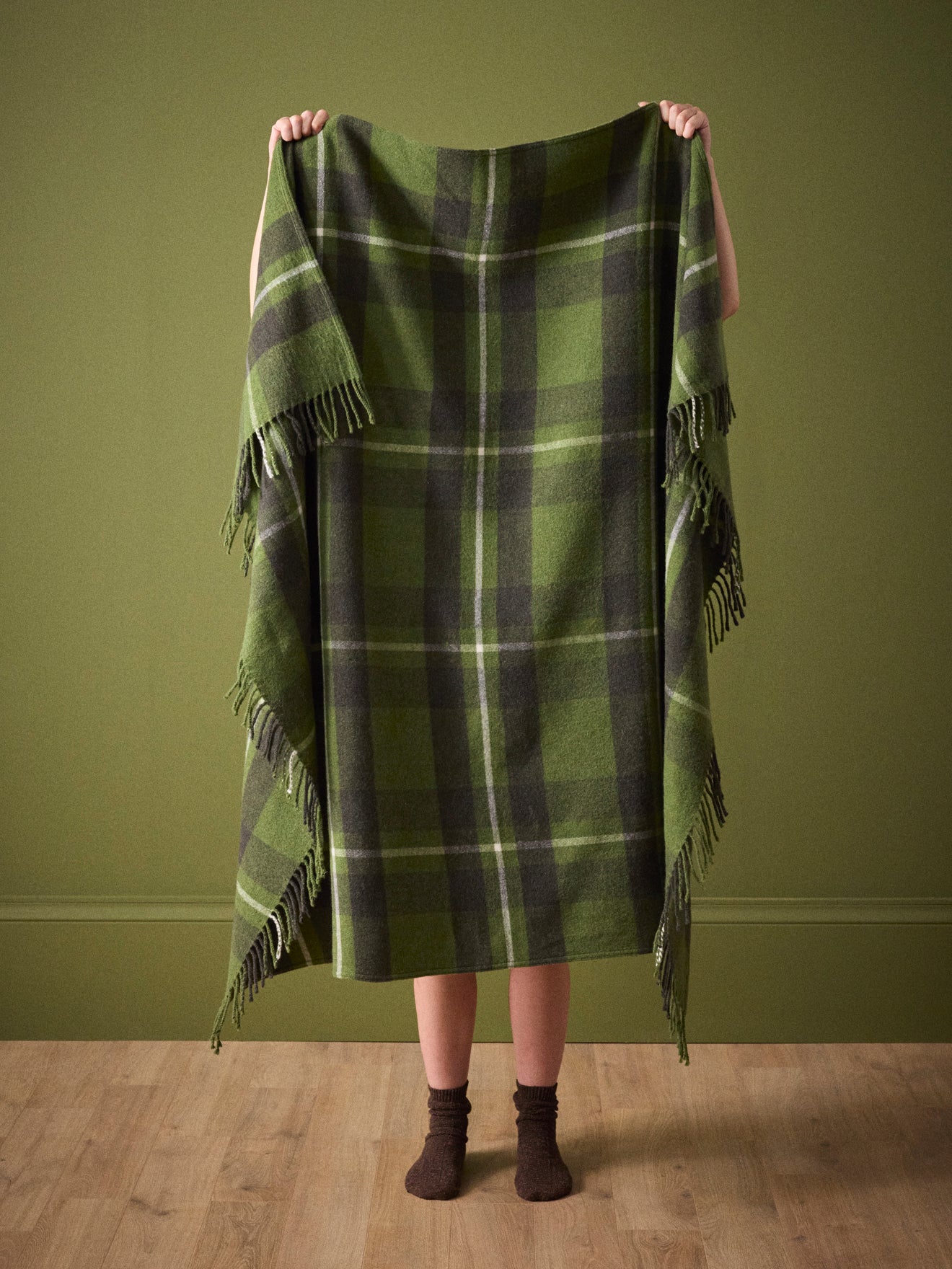 Wool-rich tartan throw blanket