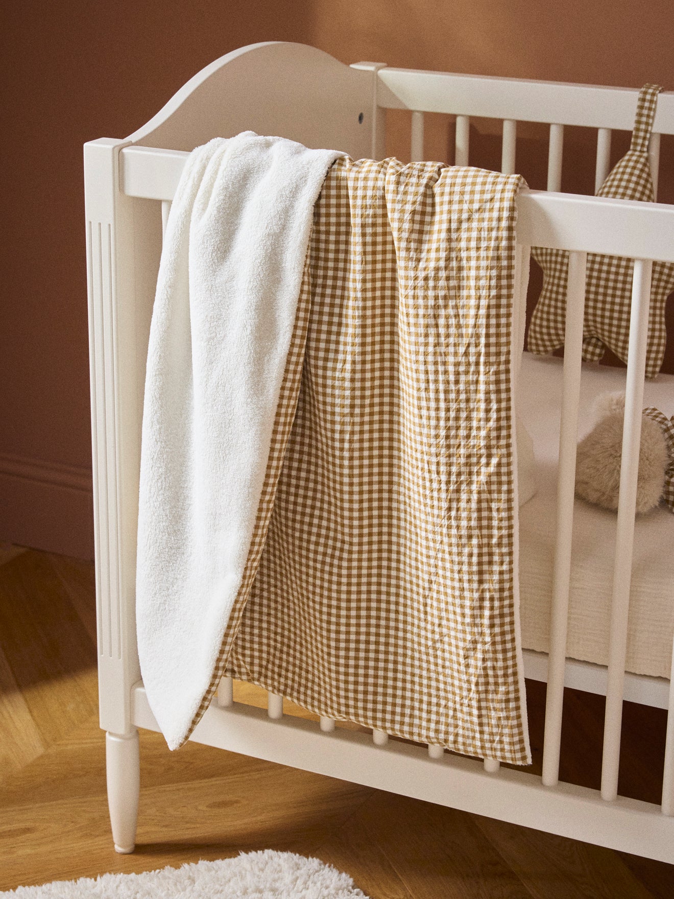 Baby's gingham and microfleece blanket