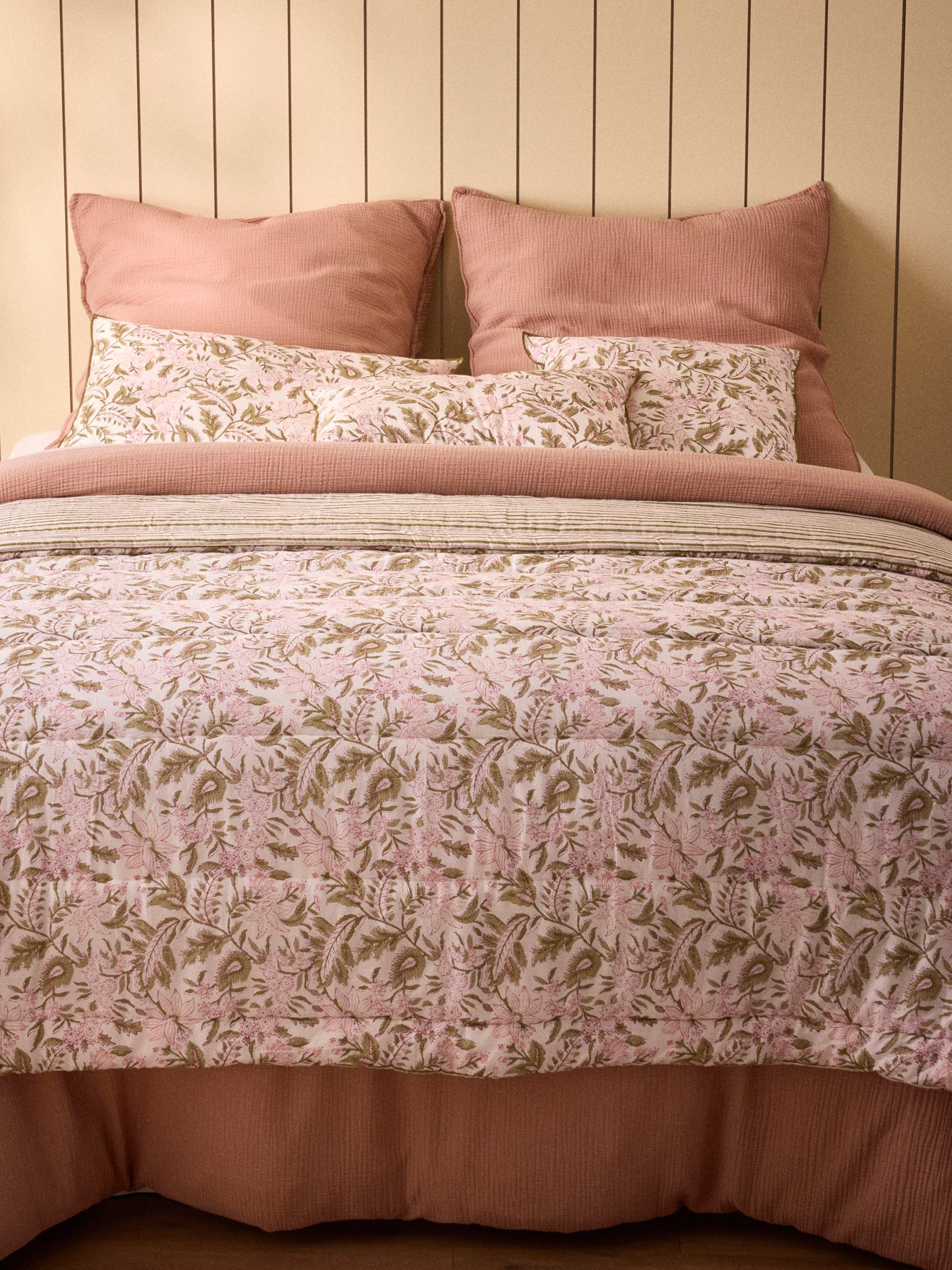 Pia-print Indian fabric comforter