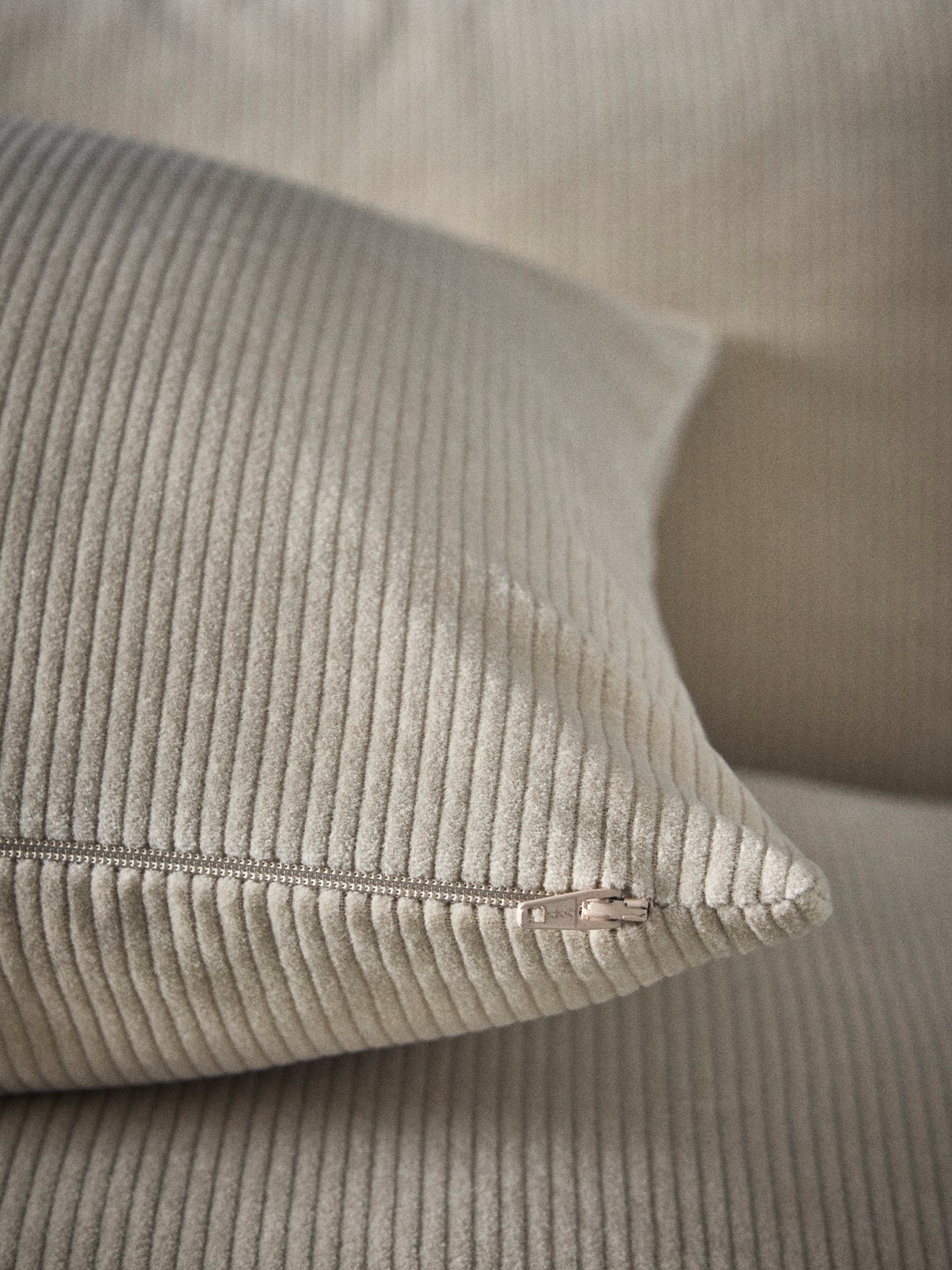 Housse de coussin en velours côtelé