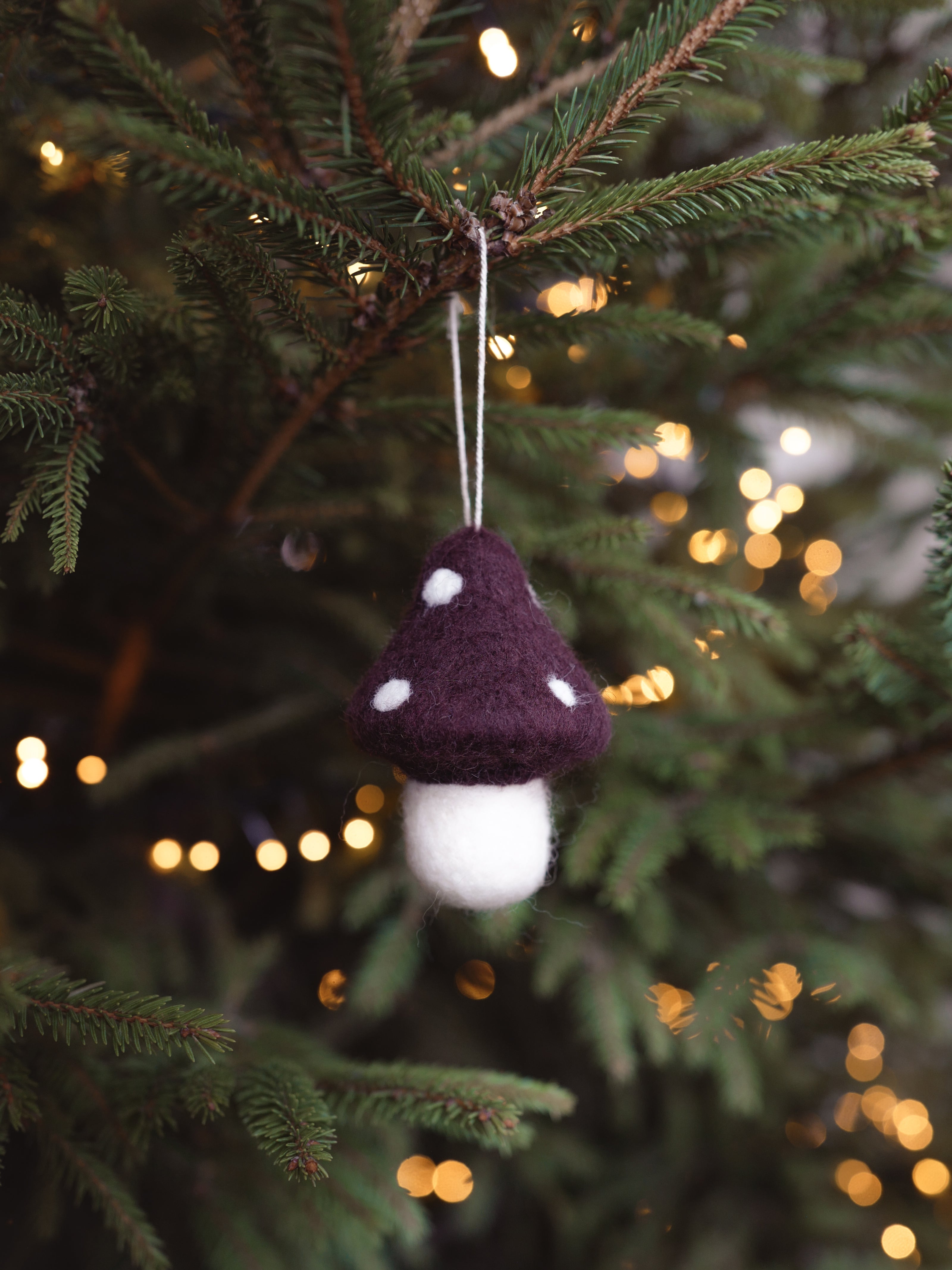 Pack of 4 felt mushrooms for hanging