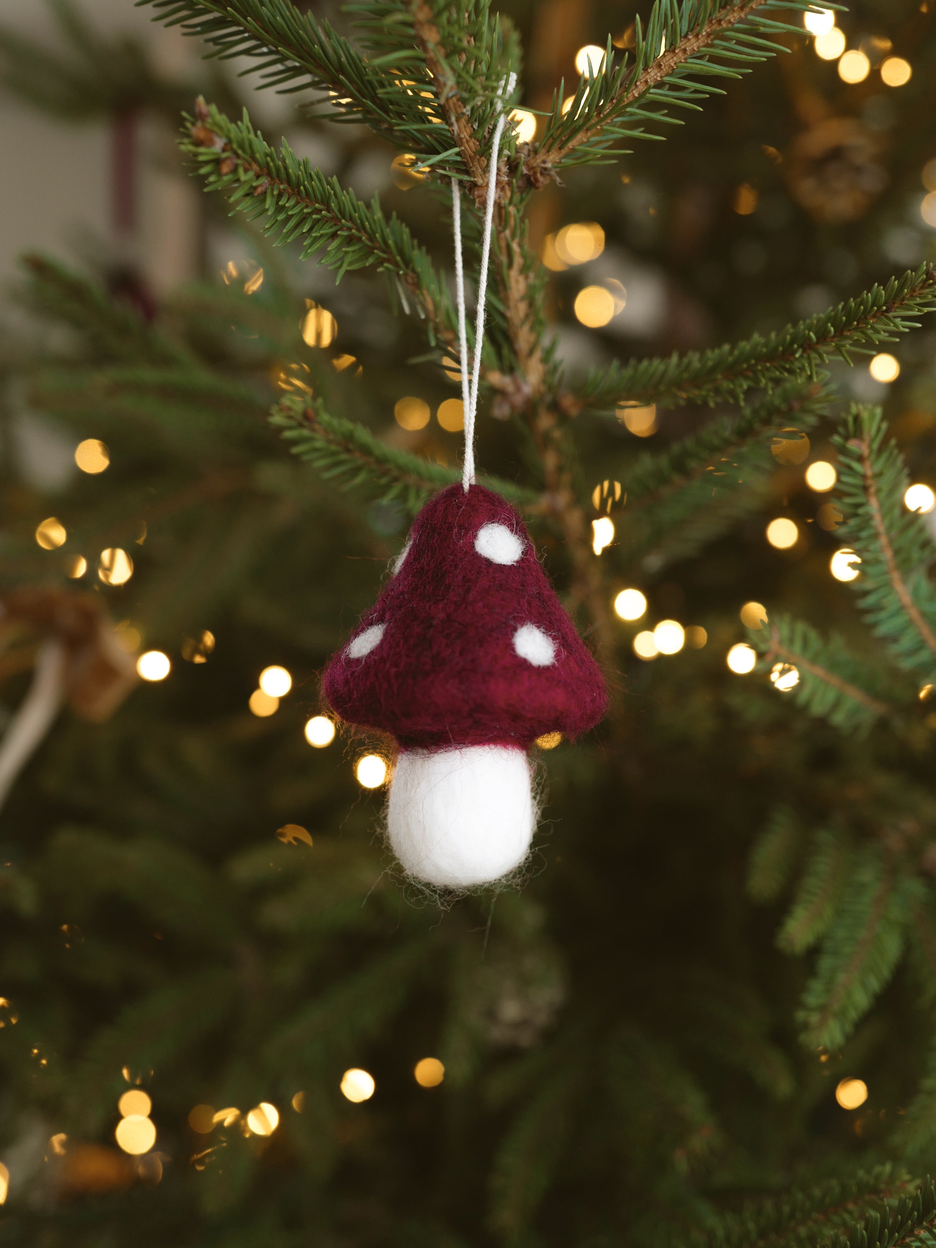 Pack of 4 felt mushrooms for hanging