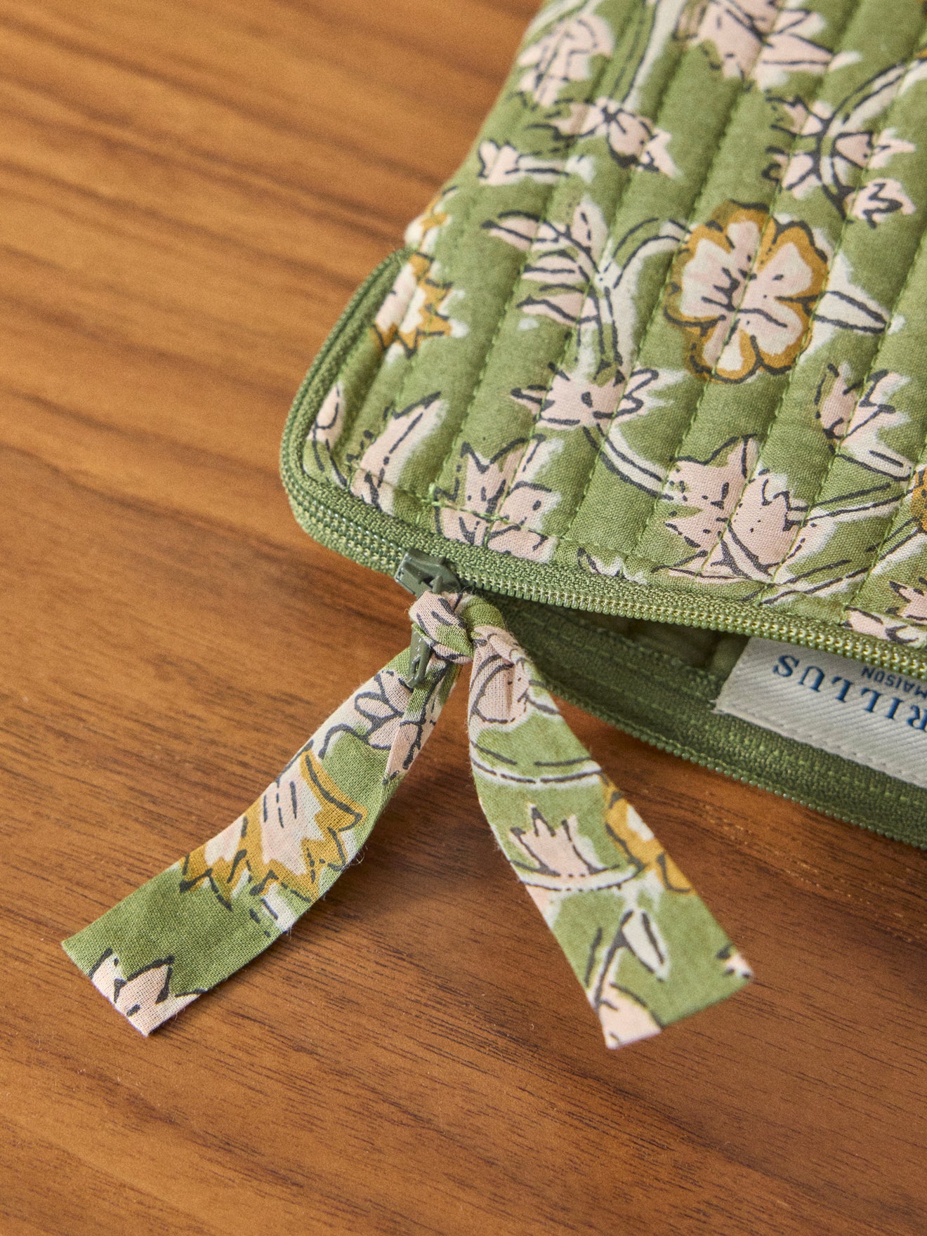 Pochette matelassée en tissu indien