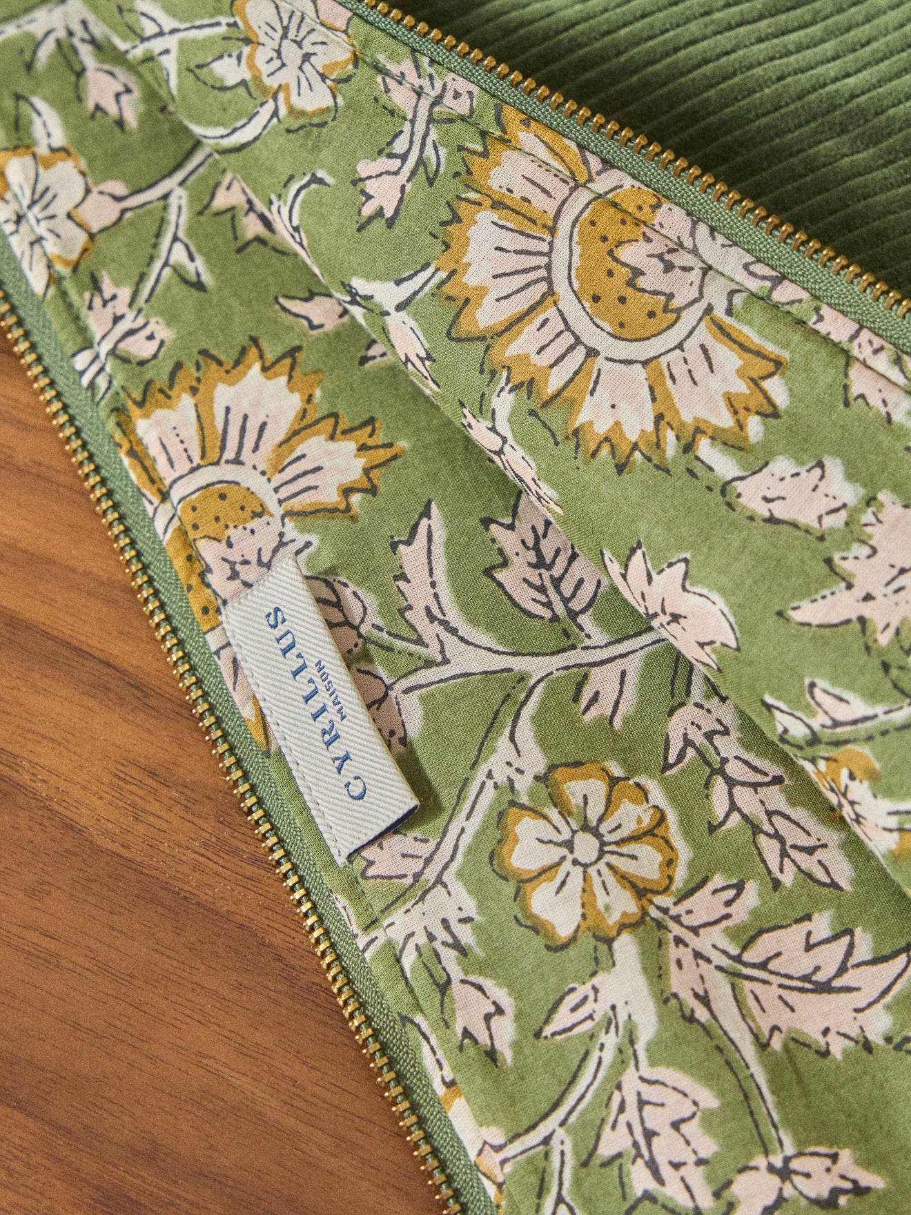 Pochette ordinateur en velours côtelé