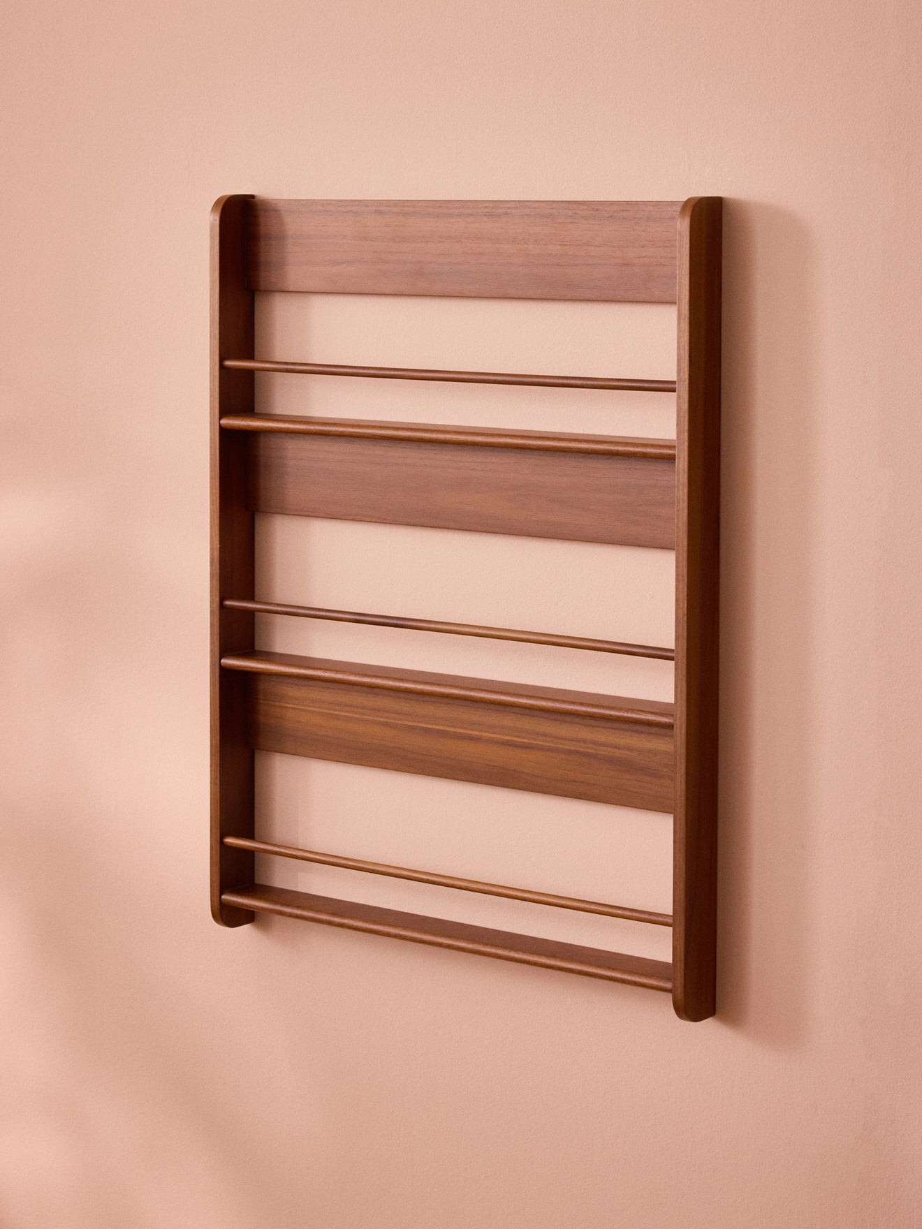 Etagère décorative porte-photos en bois de noyer