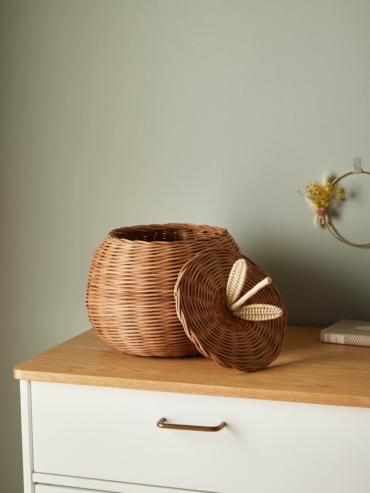 Plum wicker box