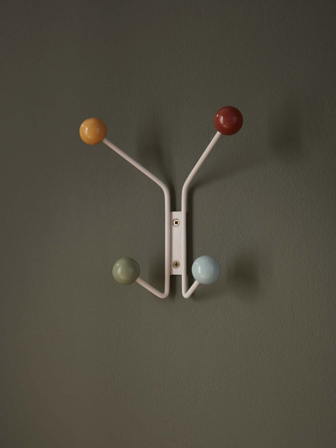 Alice metal coat rack with 4 wooden balls