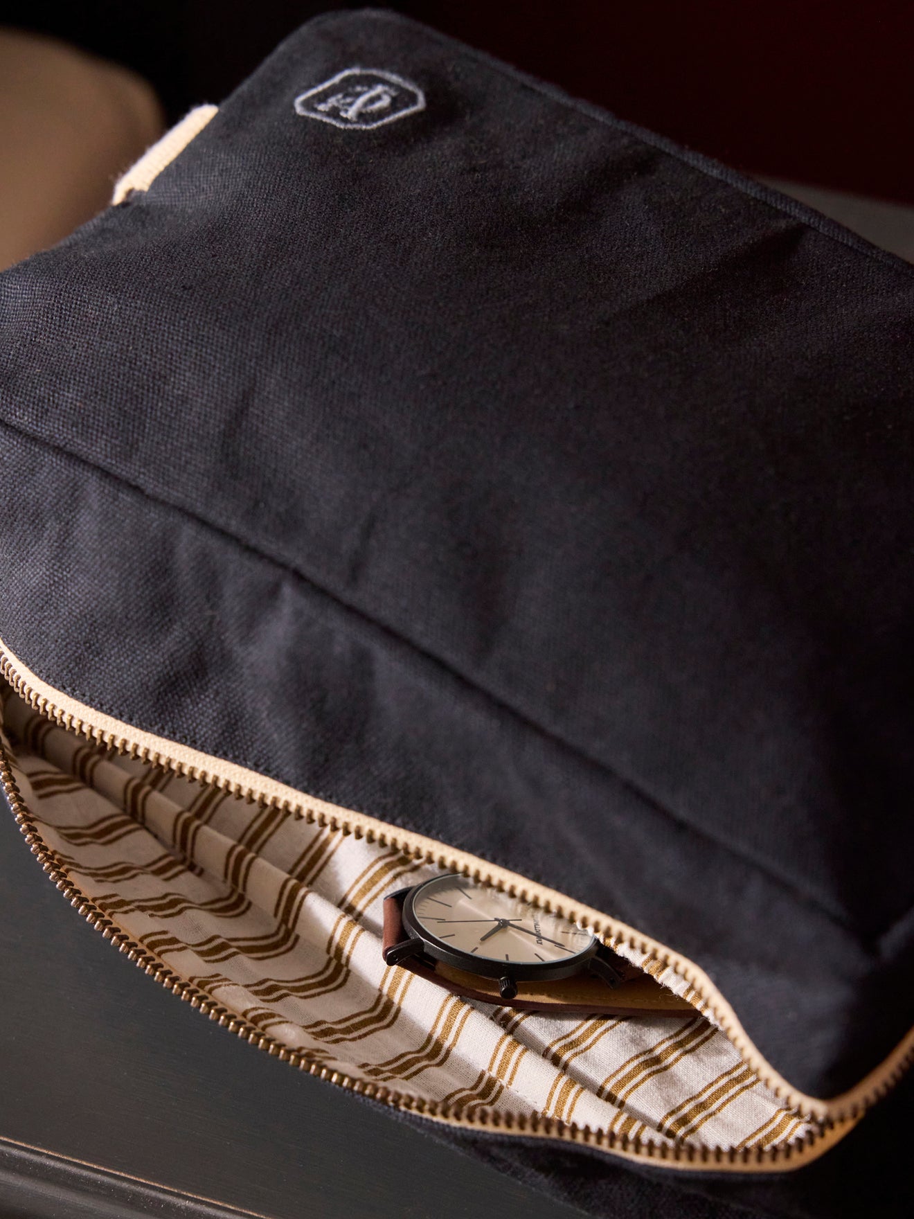 Toiletries case in plain canvas