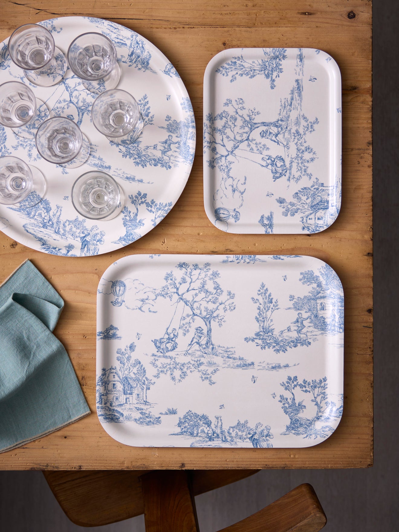 Round wooden "Esprit Jouy" plate