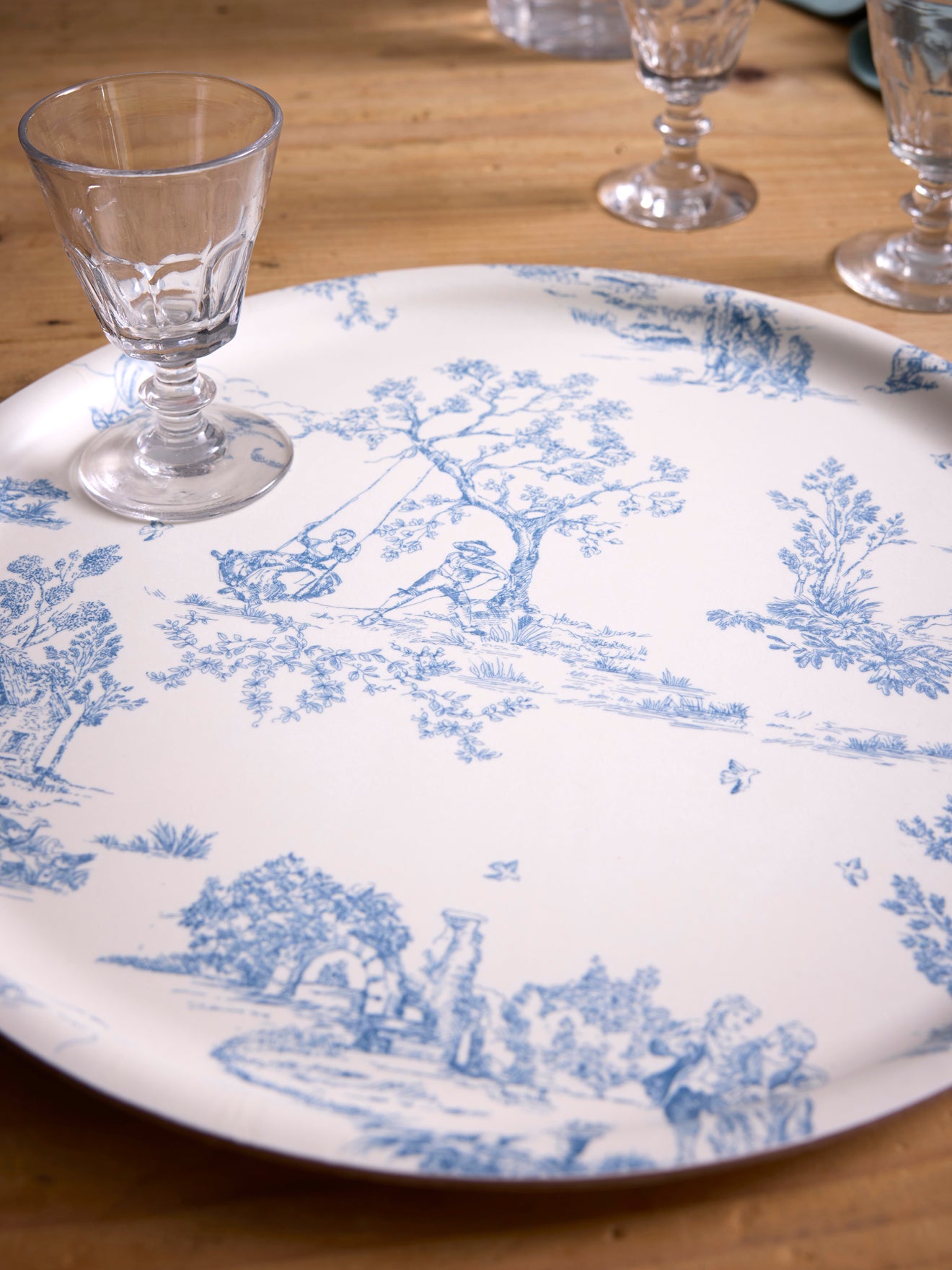 Round wooden "Esprit Jouy" plate