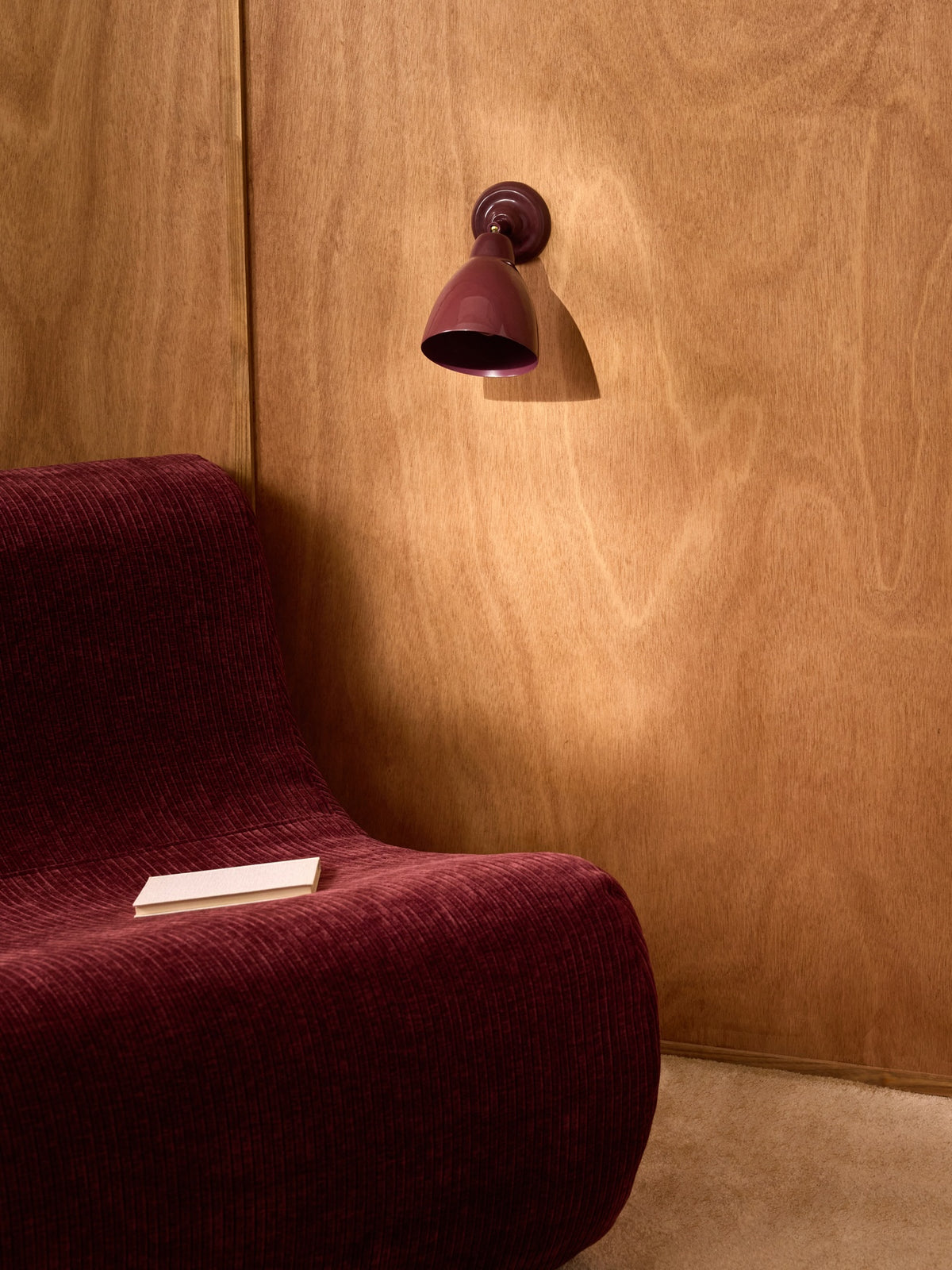 Auguste enameled metal wall lamp