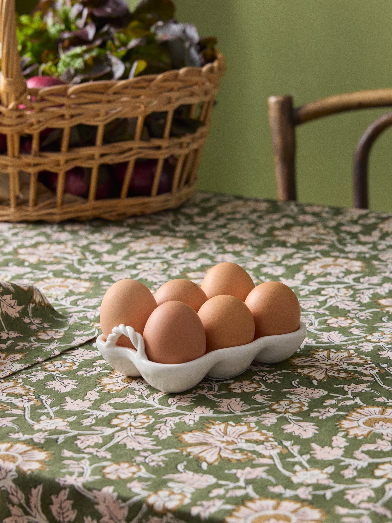 Ceramic egg holder