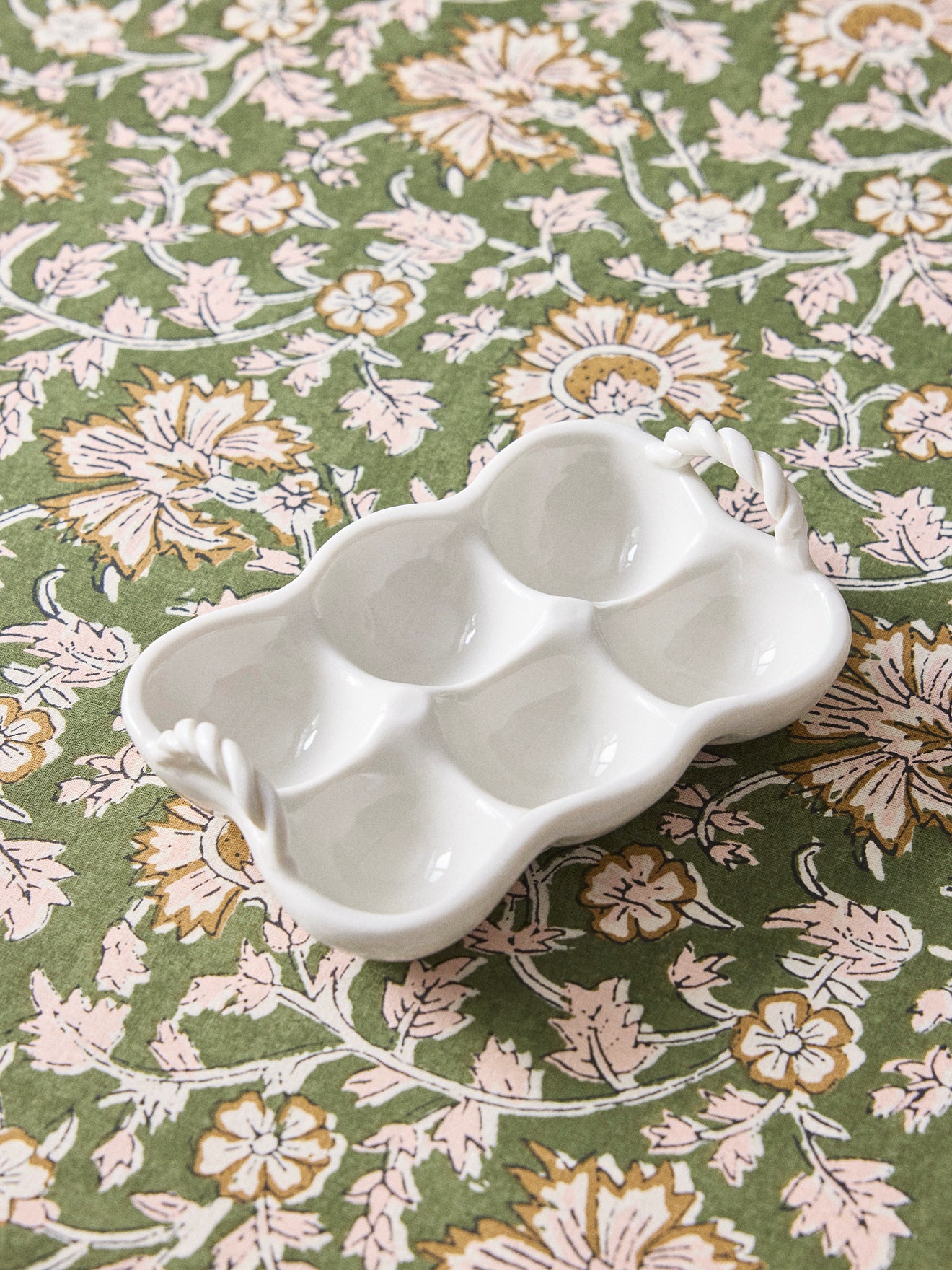 Ceramic egg holder