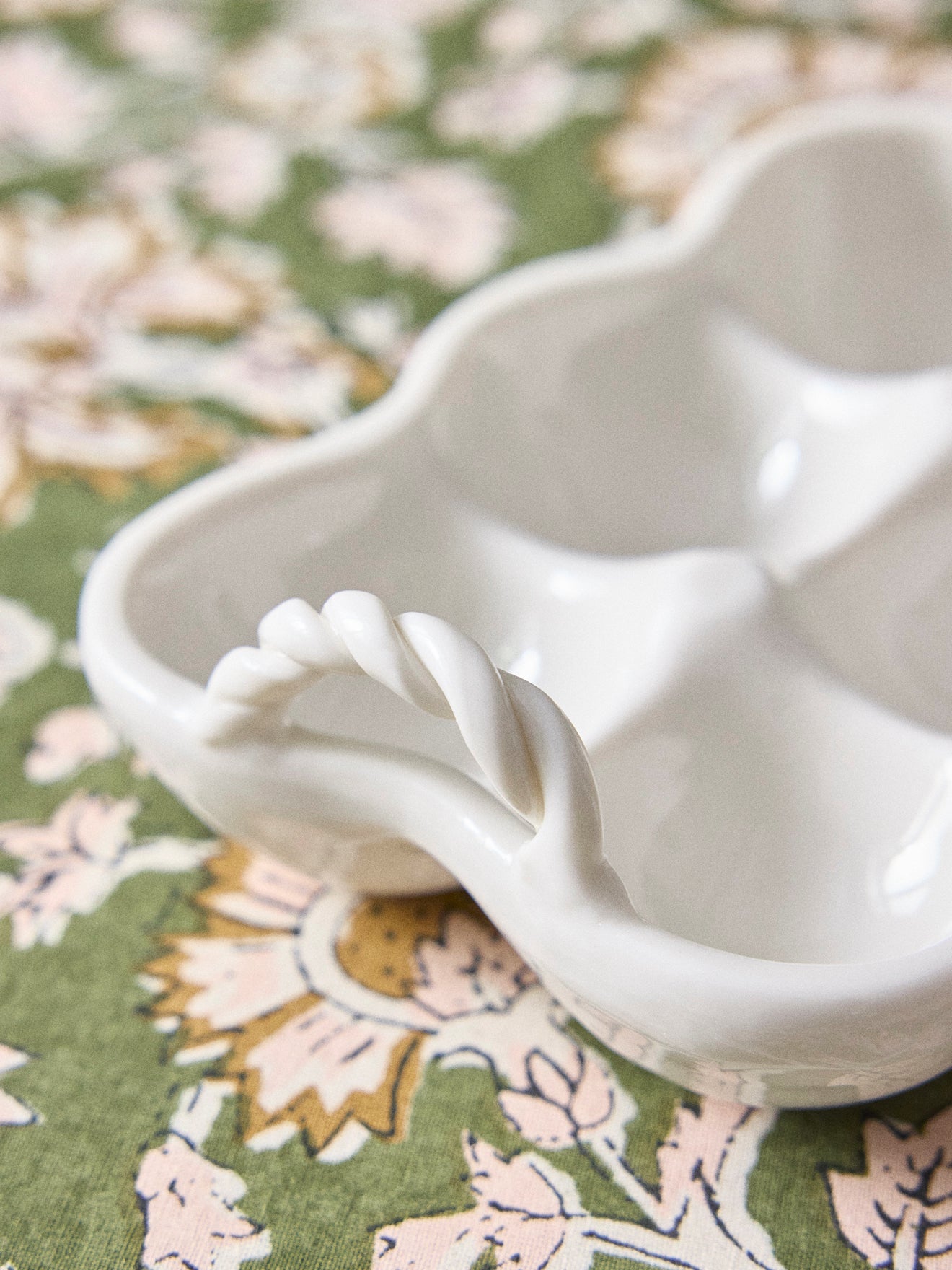 Ceramic egg holder