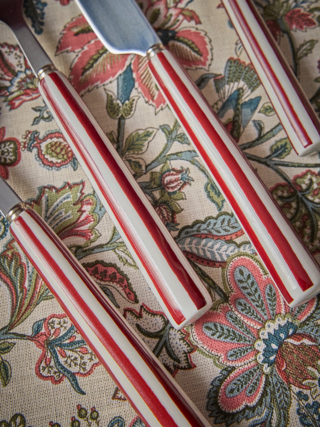 Set of 24 pieces of ceramic flatware