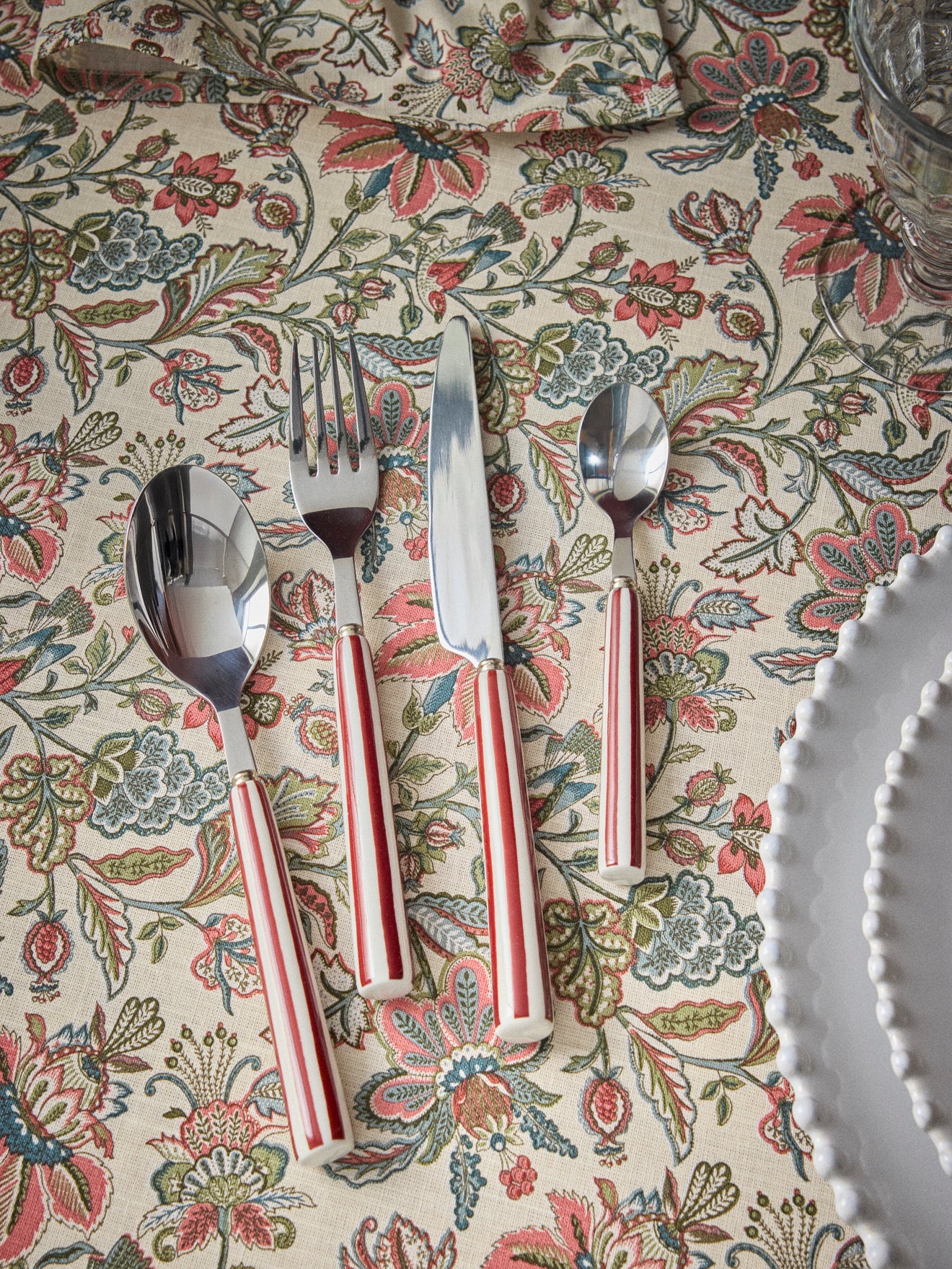 Set of 24 pieces of ceramic flatware