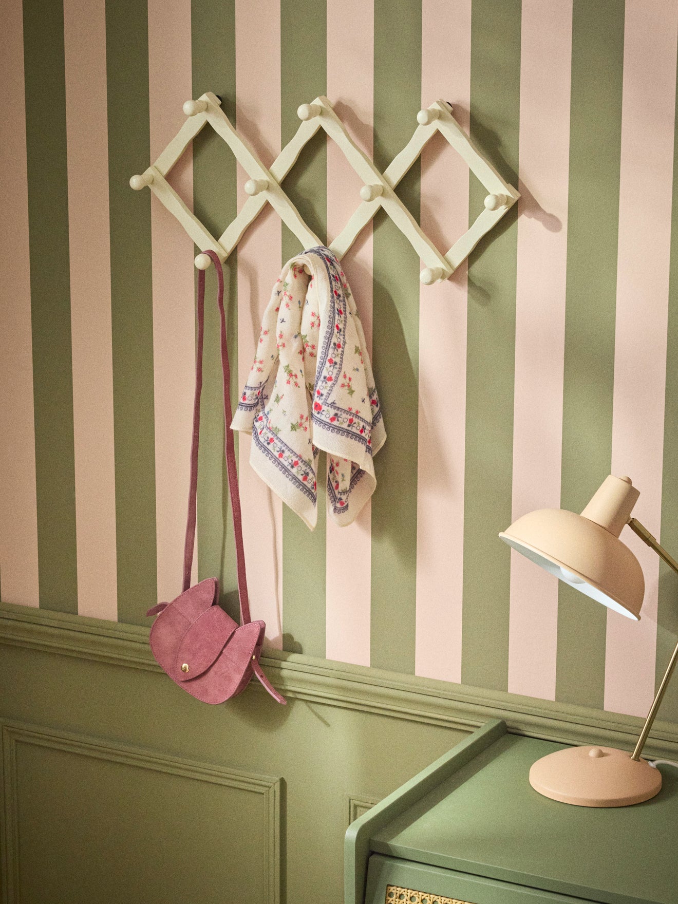 Wooden accordion coat hook