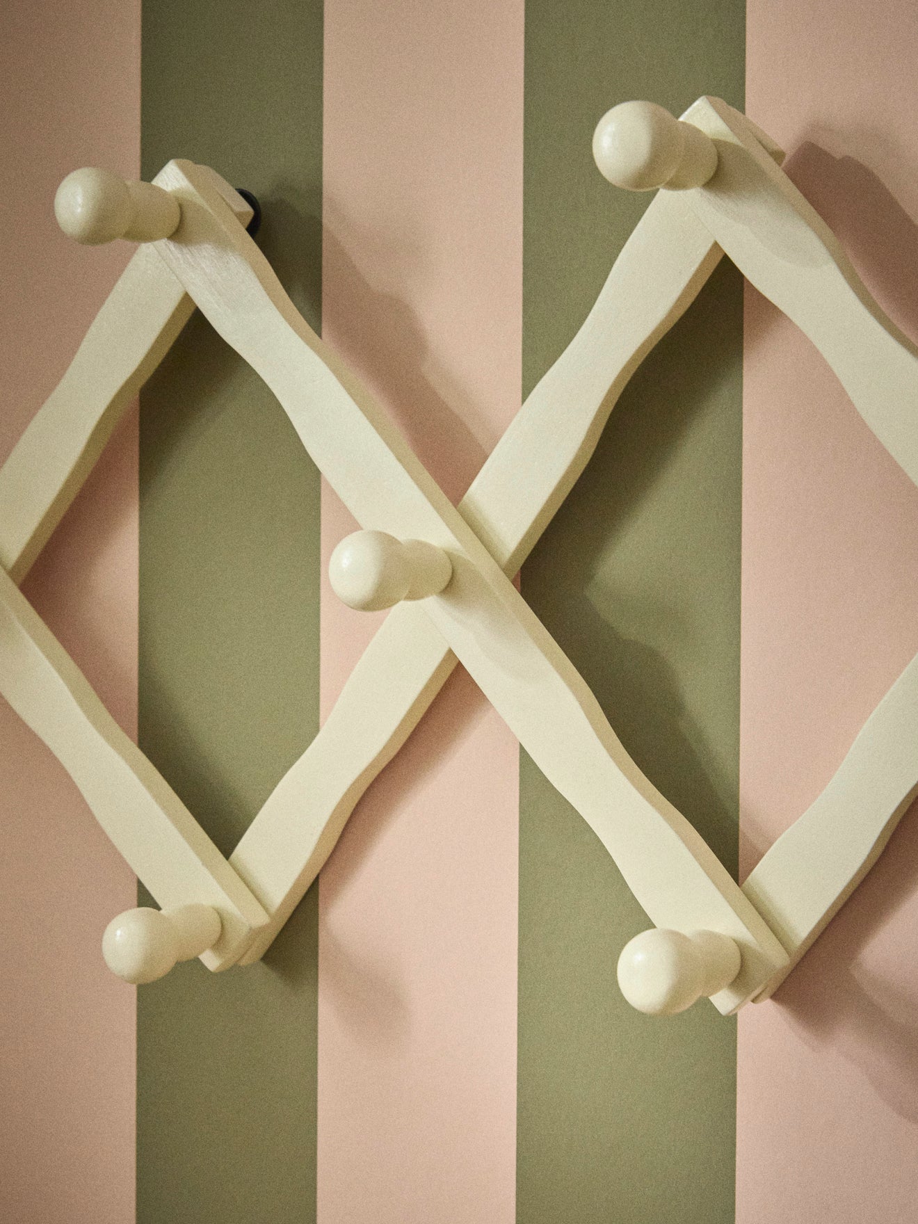 Wooden accordion coat hook