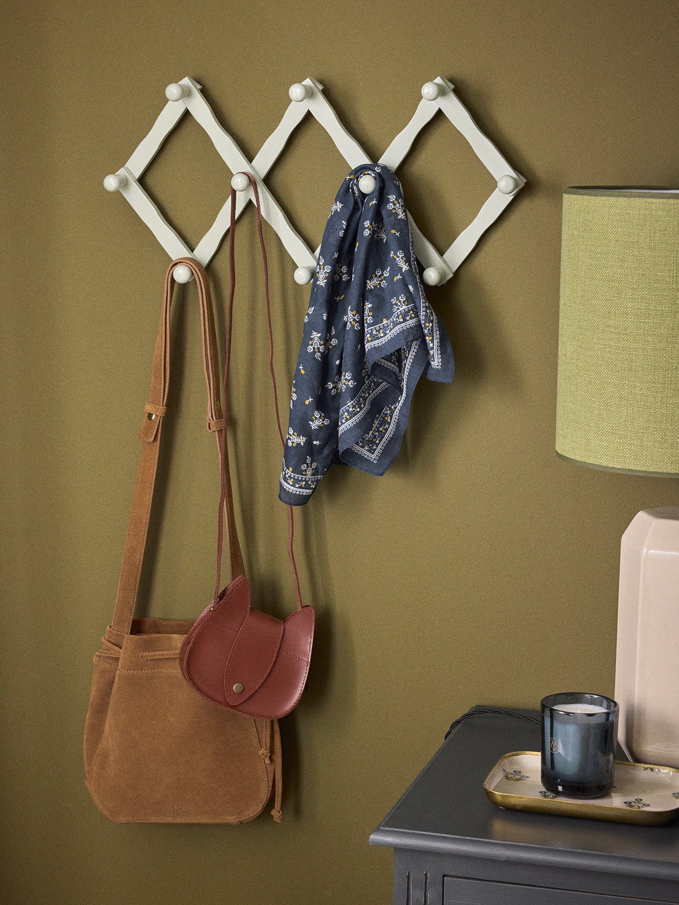 Wooden accordion coat hook