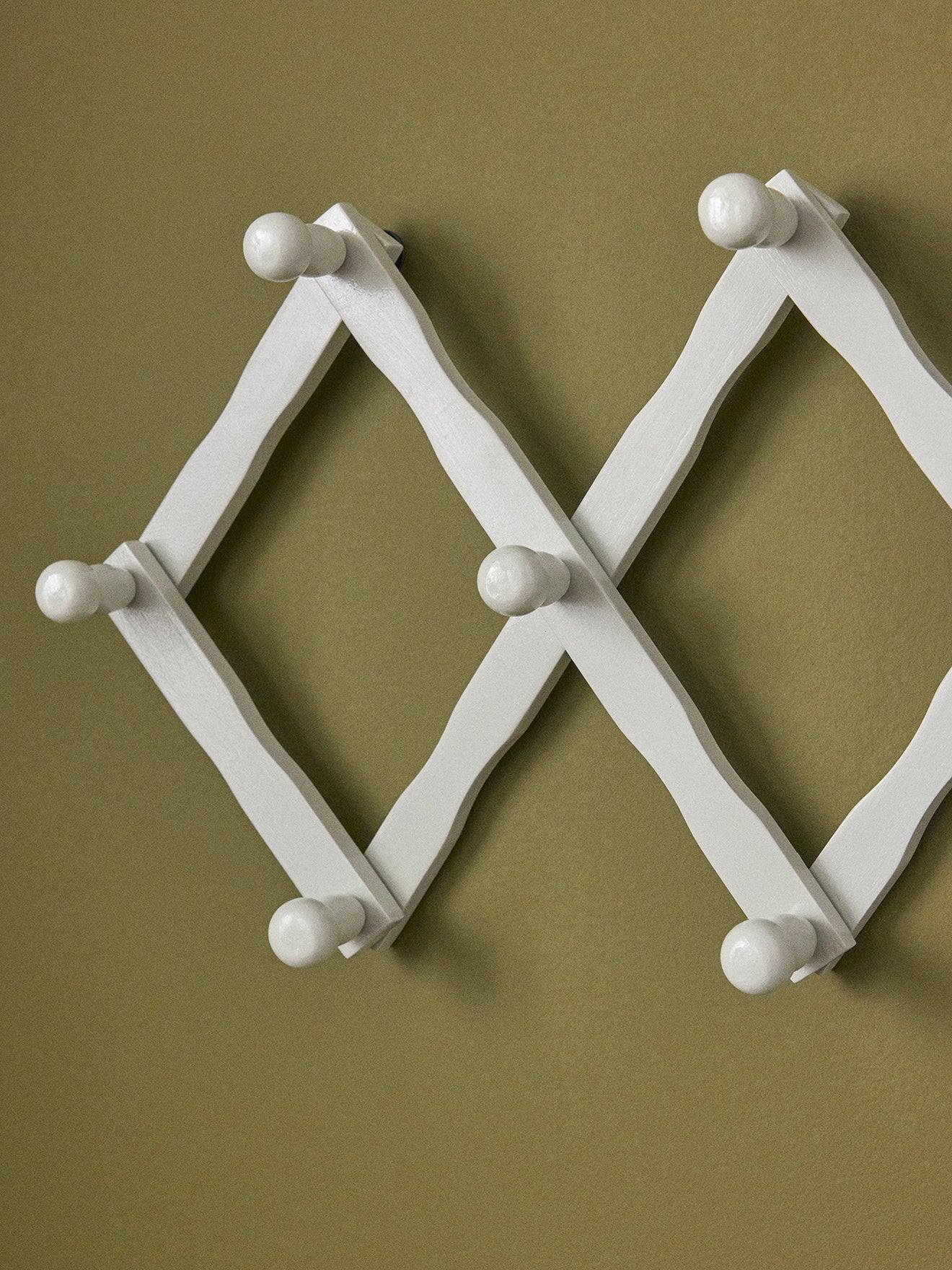 Wooden accordion coat hook