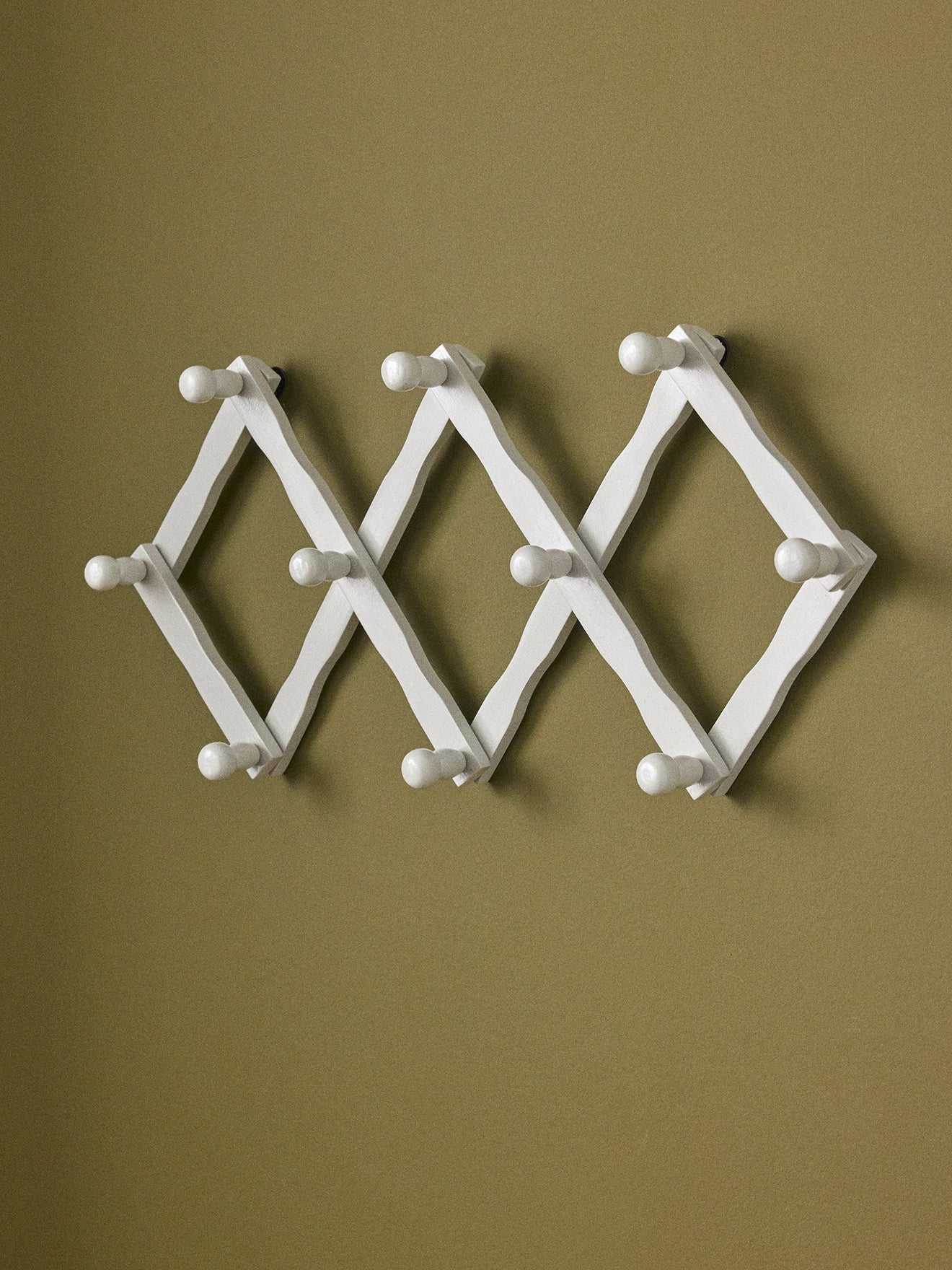 Wooden accordion coat hook