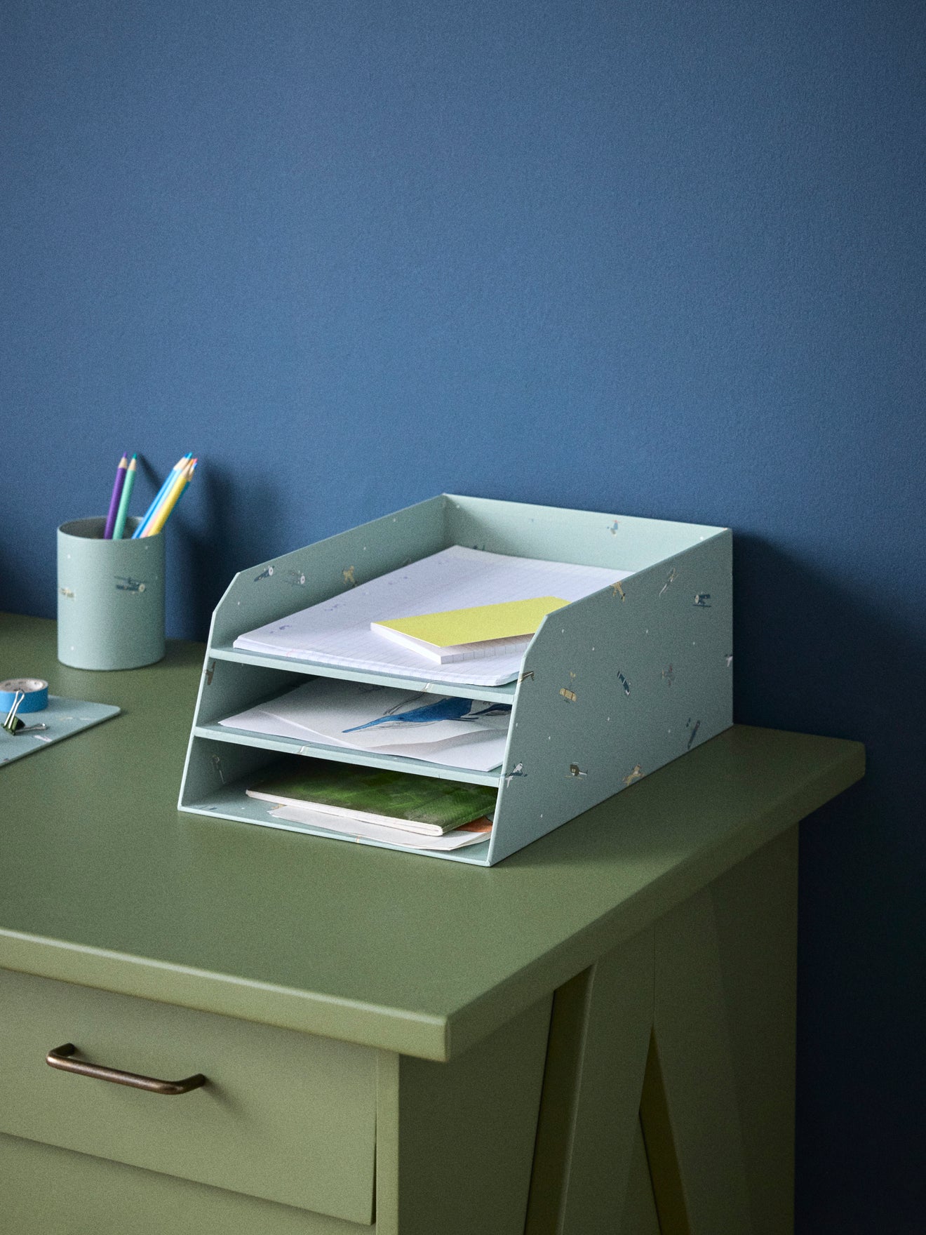 Printed paper mail basket