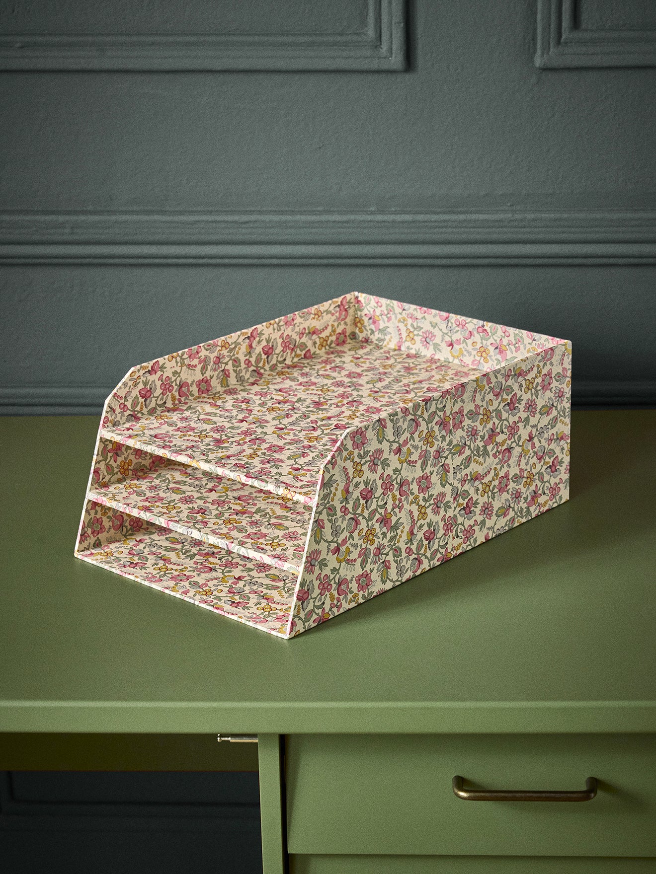 Printed paper mail basket