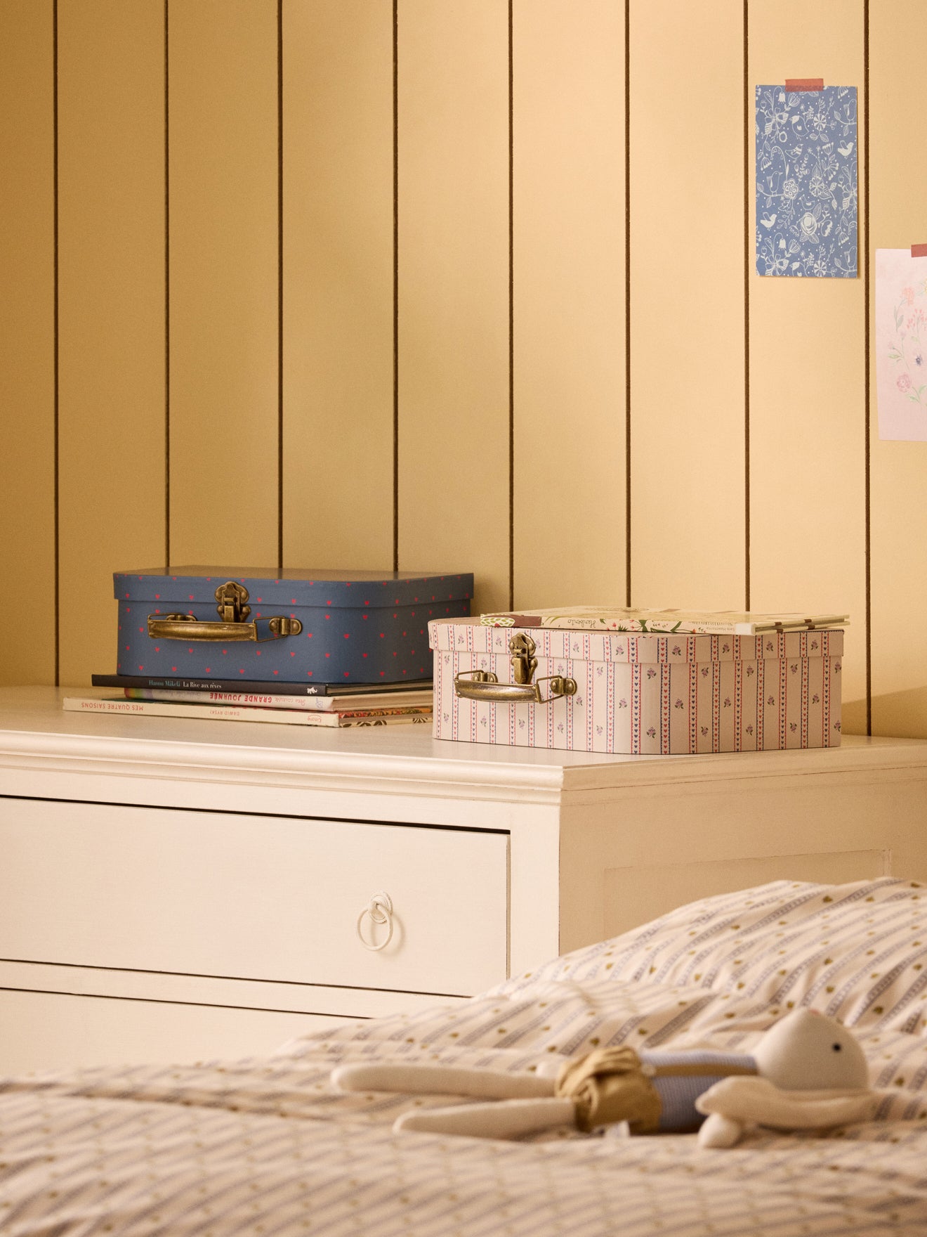 Set of two little suitcases