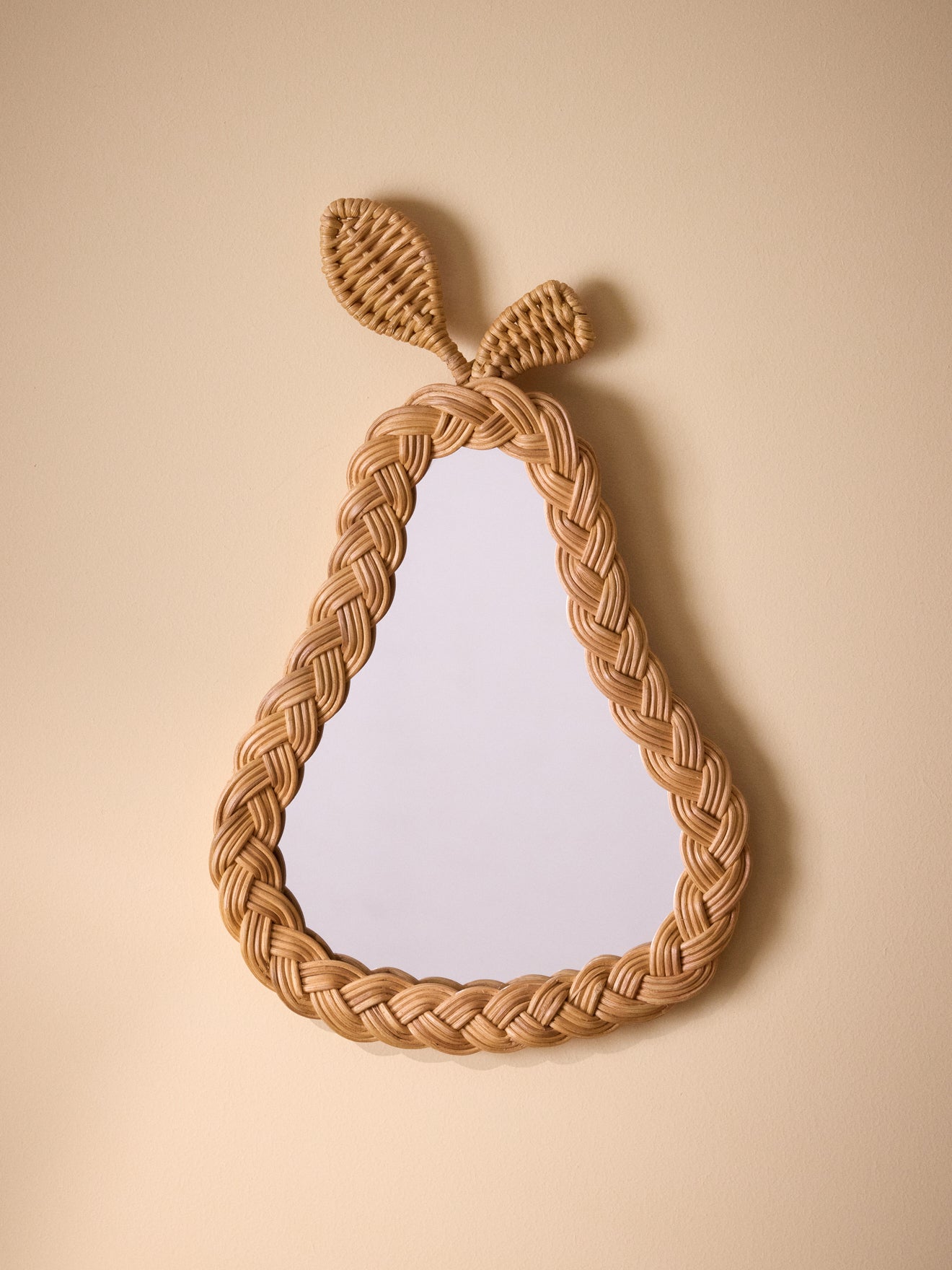 Miroir mural forme poire en rotin
