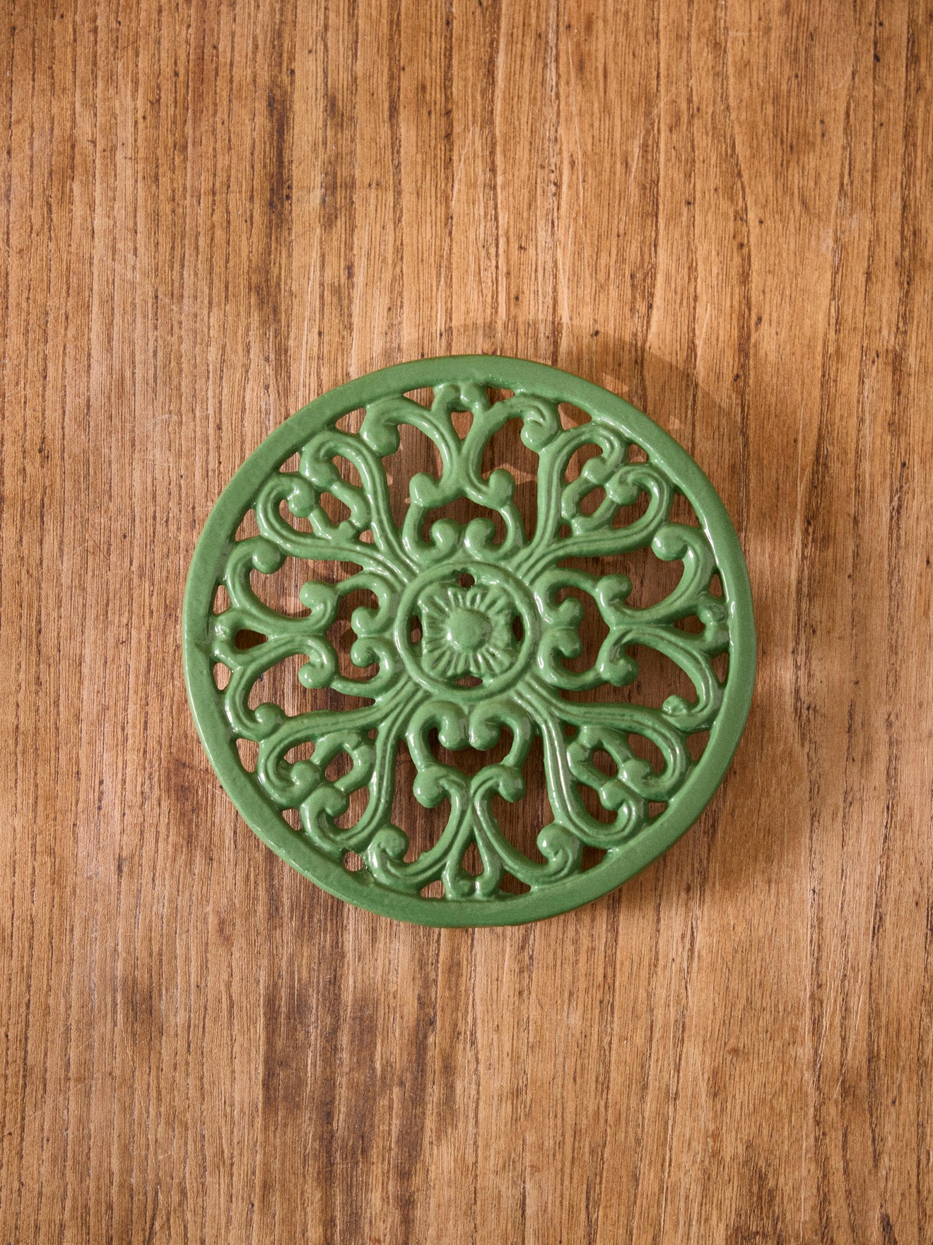 Round cast trivet
