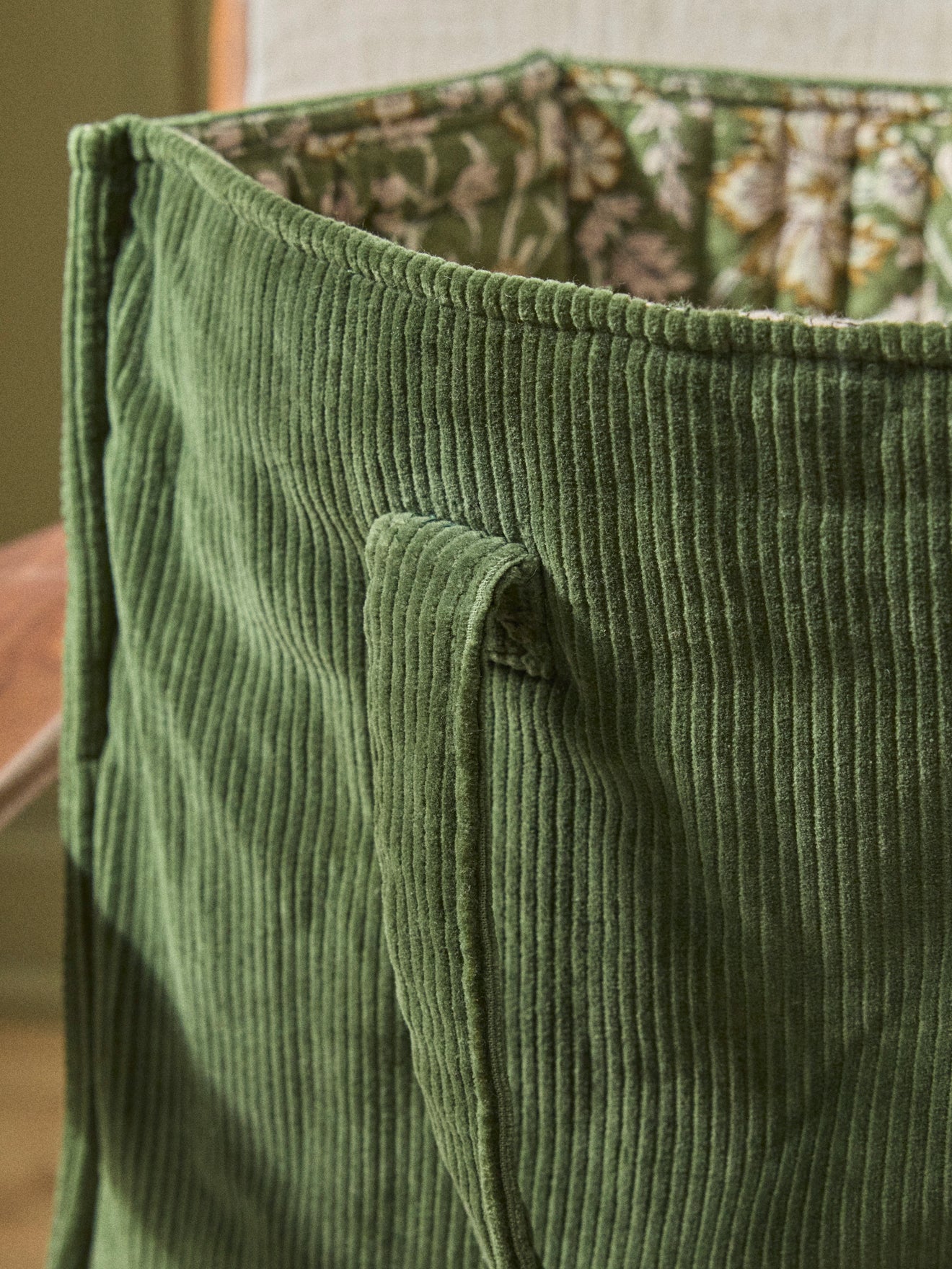 Sac cabas matelassé en velours côtelé