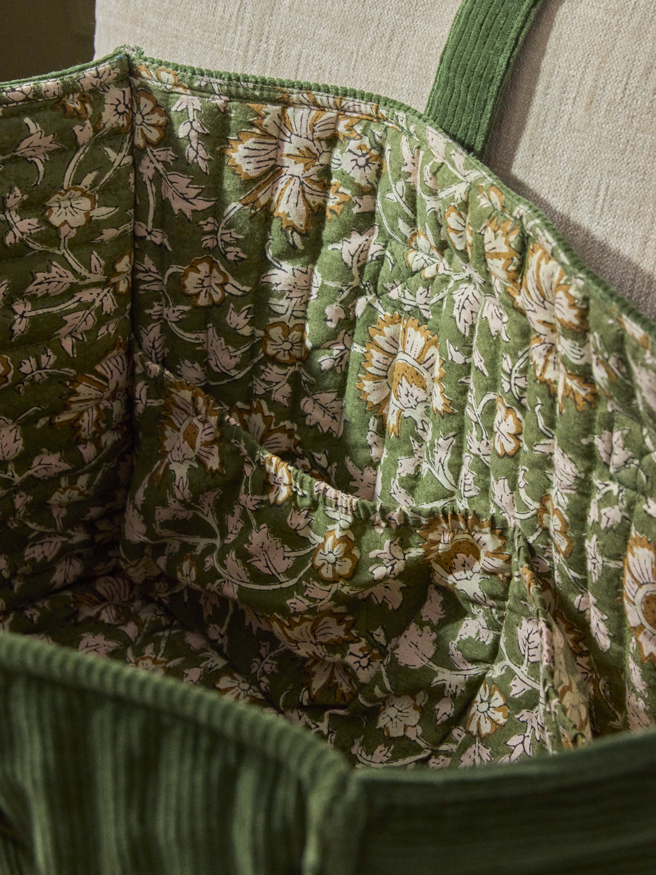 Sac cabas matelassé en velours côtelé