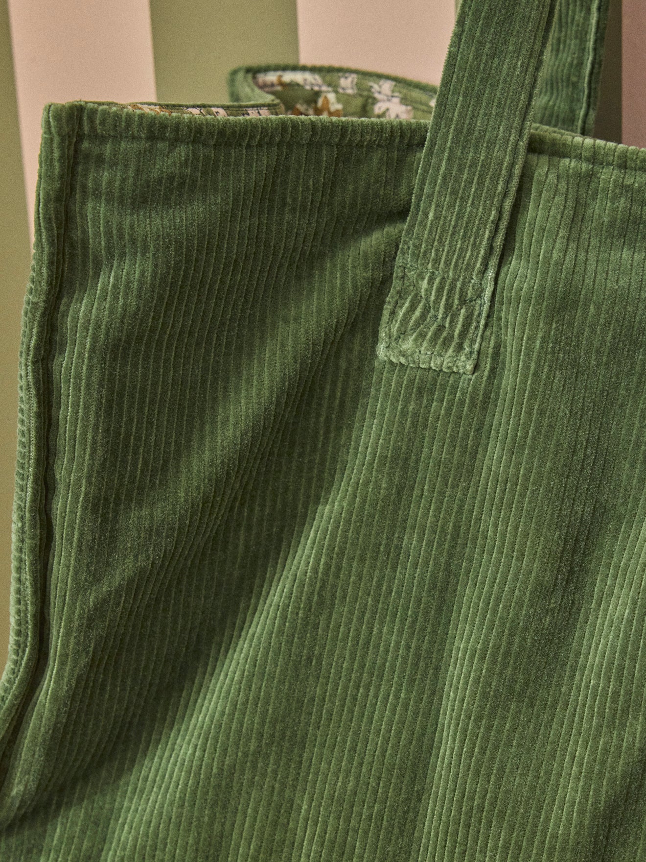 Sac cabas matelassé en velours côtelé