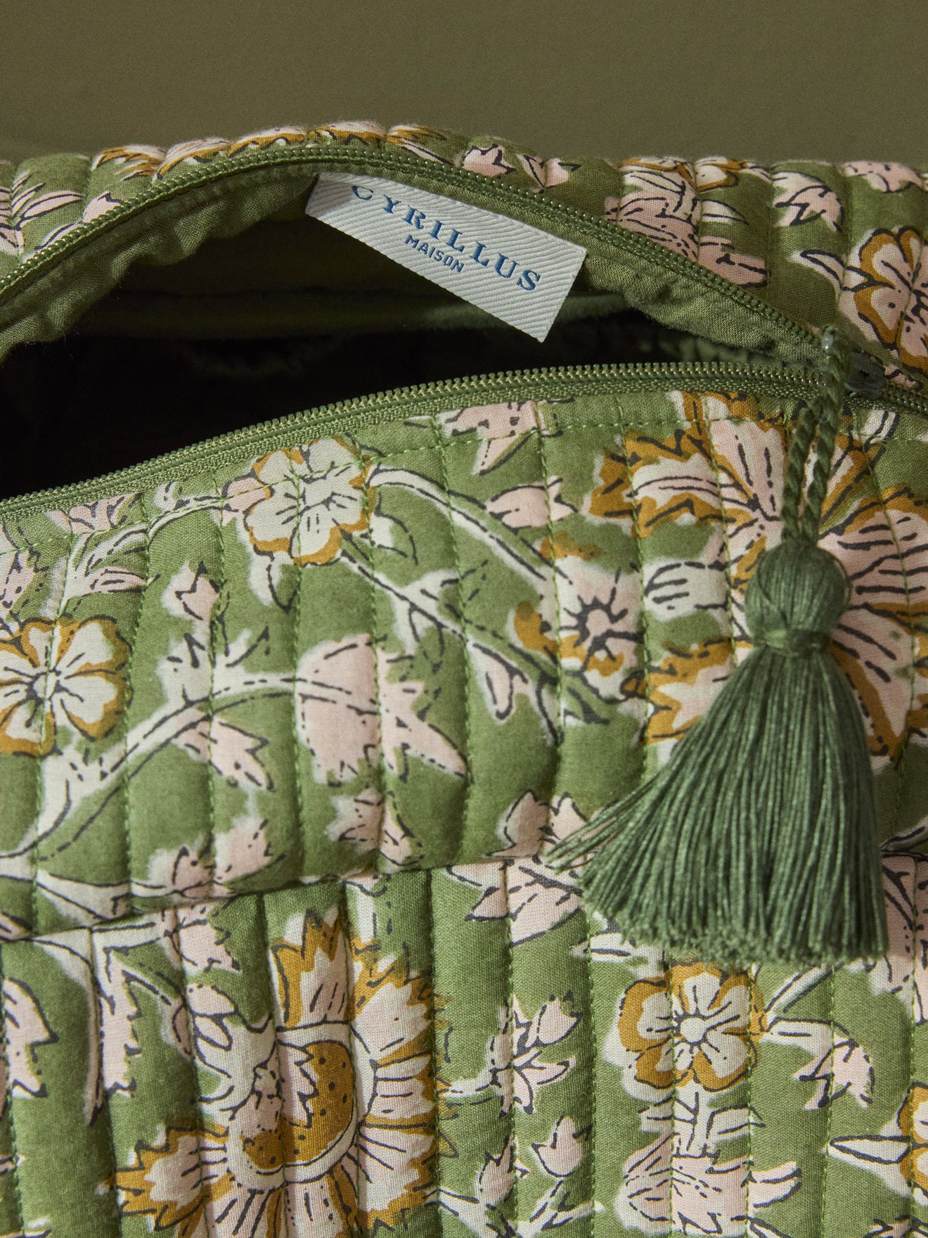 Quilted toiletries bag made with Indian fabric