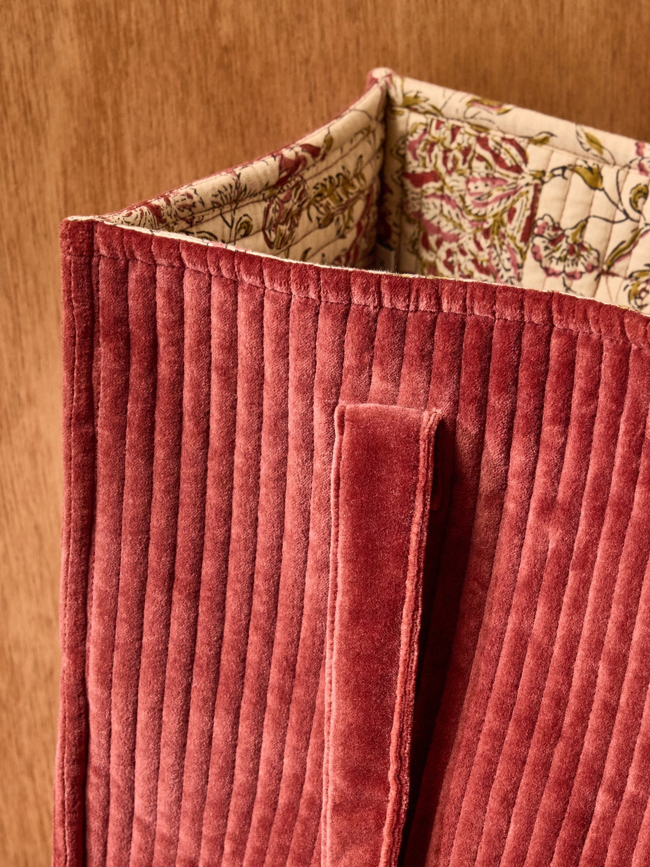 Sac cabas matelassé en velours côtelé
