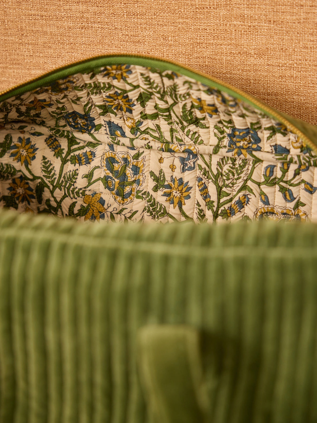 Corduroy weekend bag