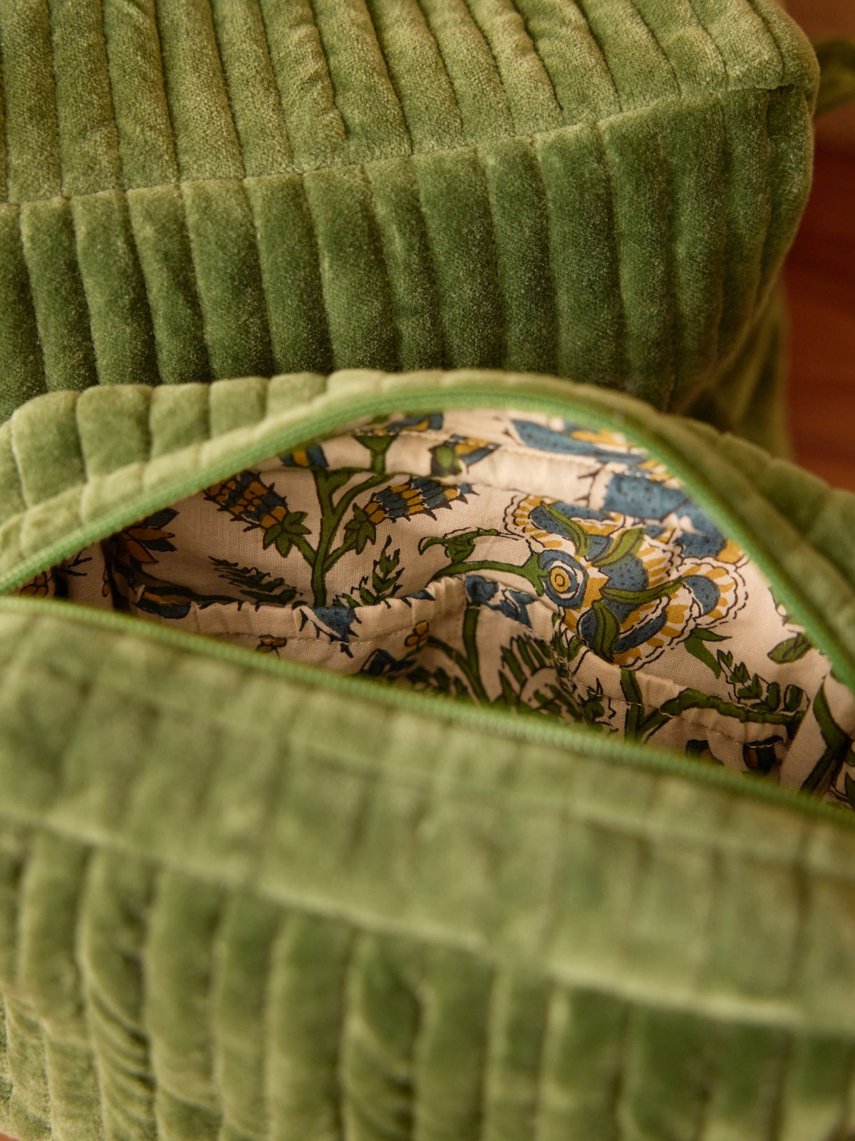 Trousse de toilette en velours