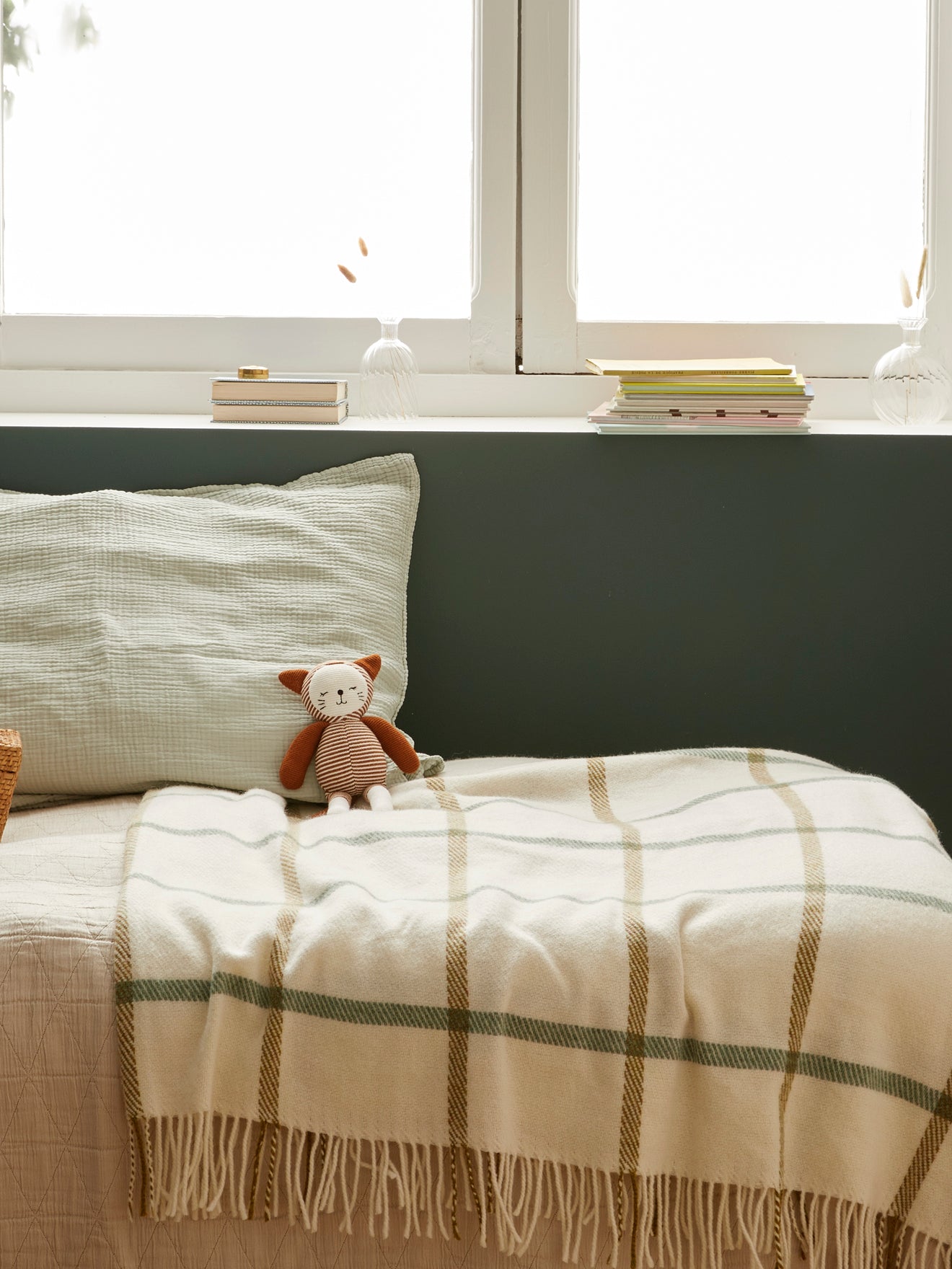 Crocheted cat plush toy