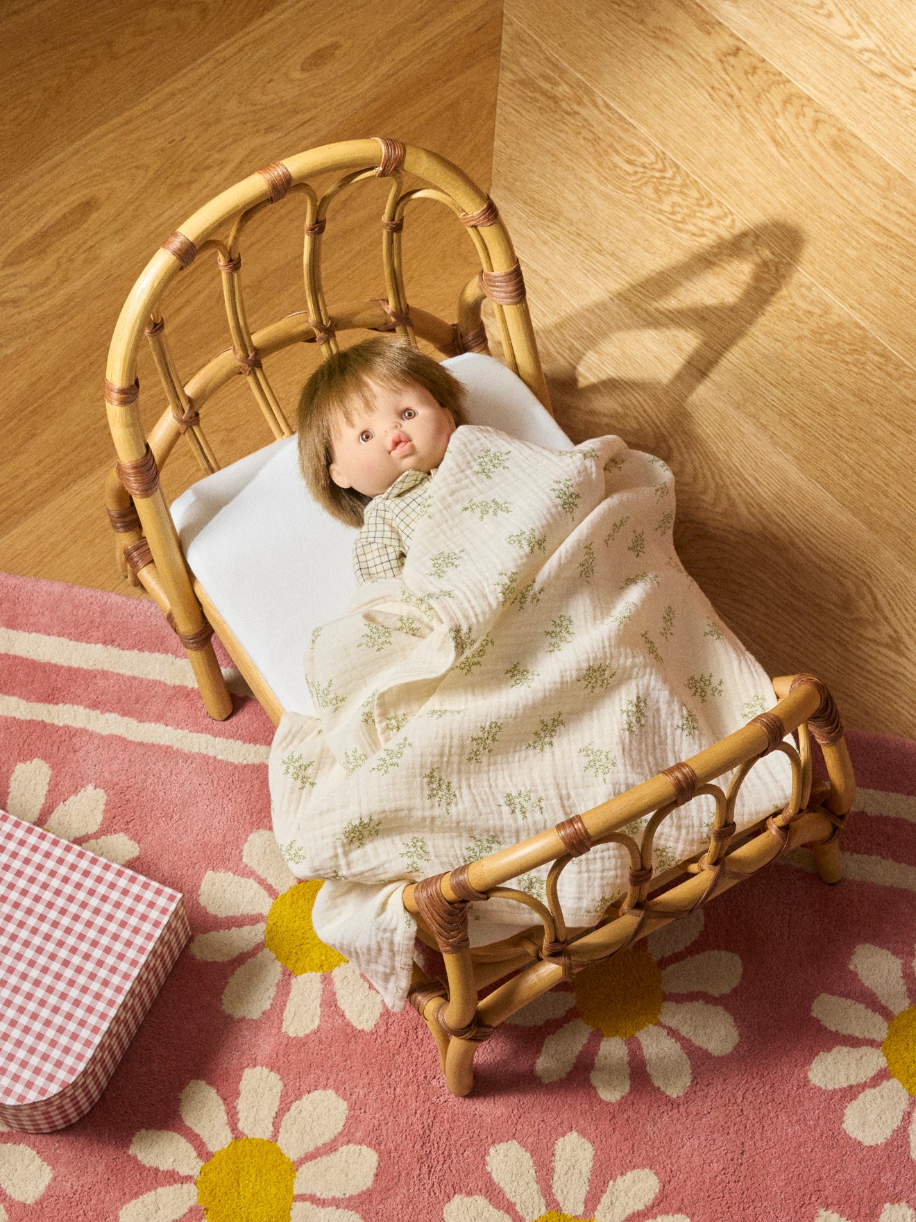 Céleste wicker doll bed