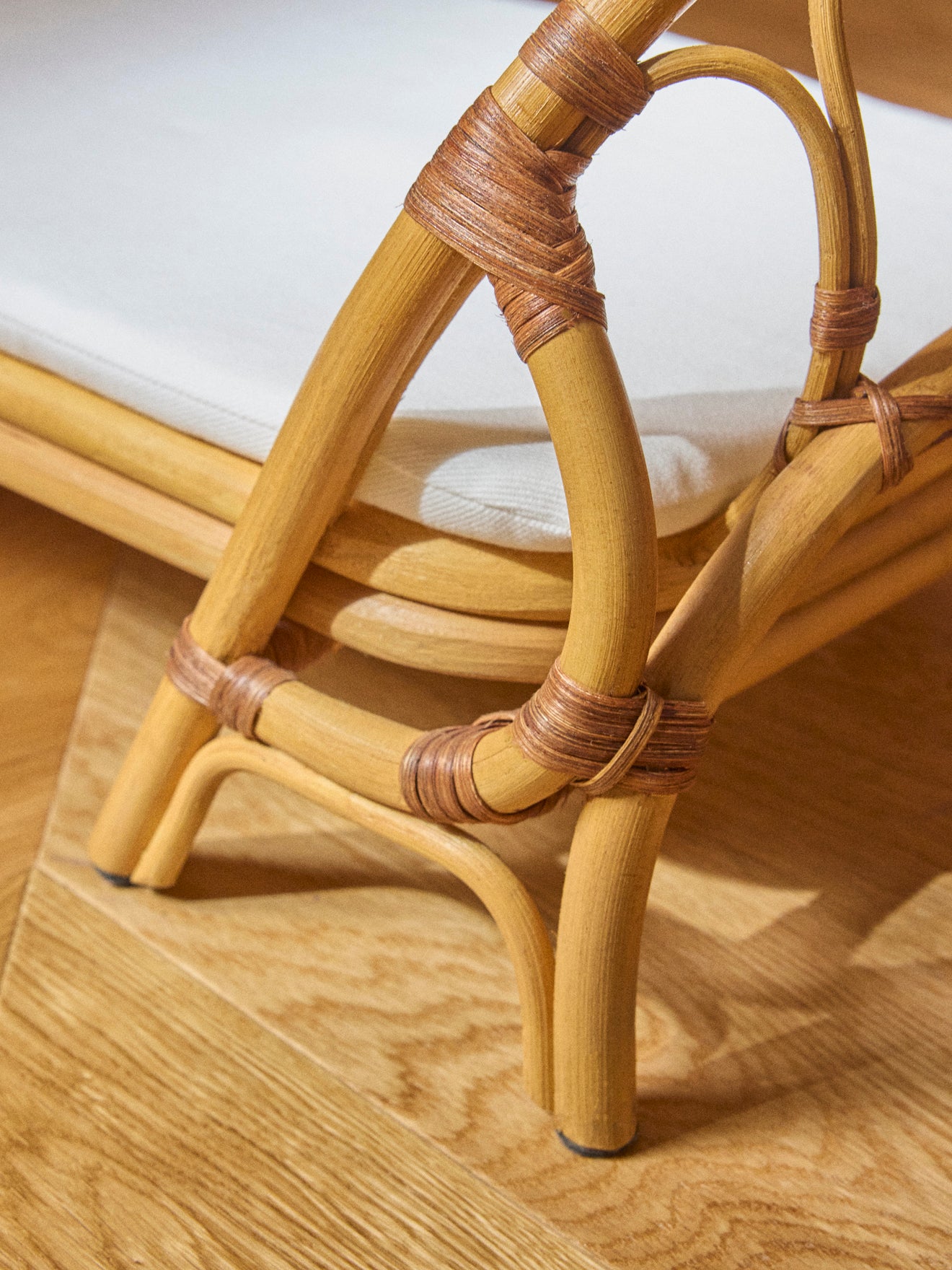 Céleste wicker doll bed