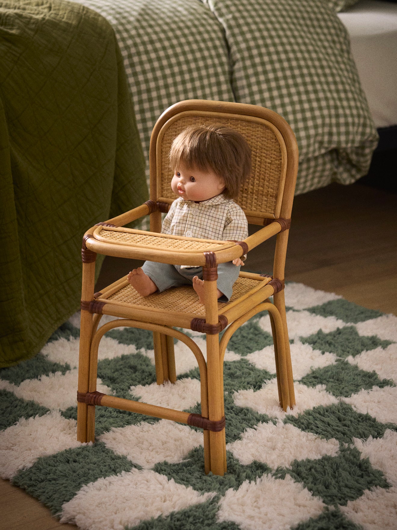Wicker high chair for dolls