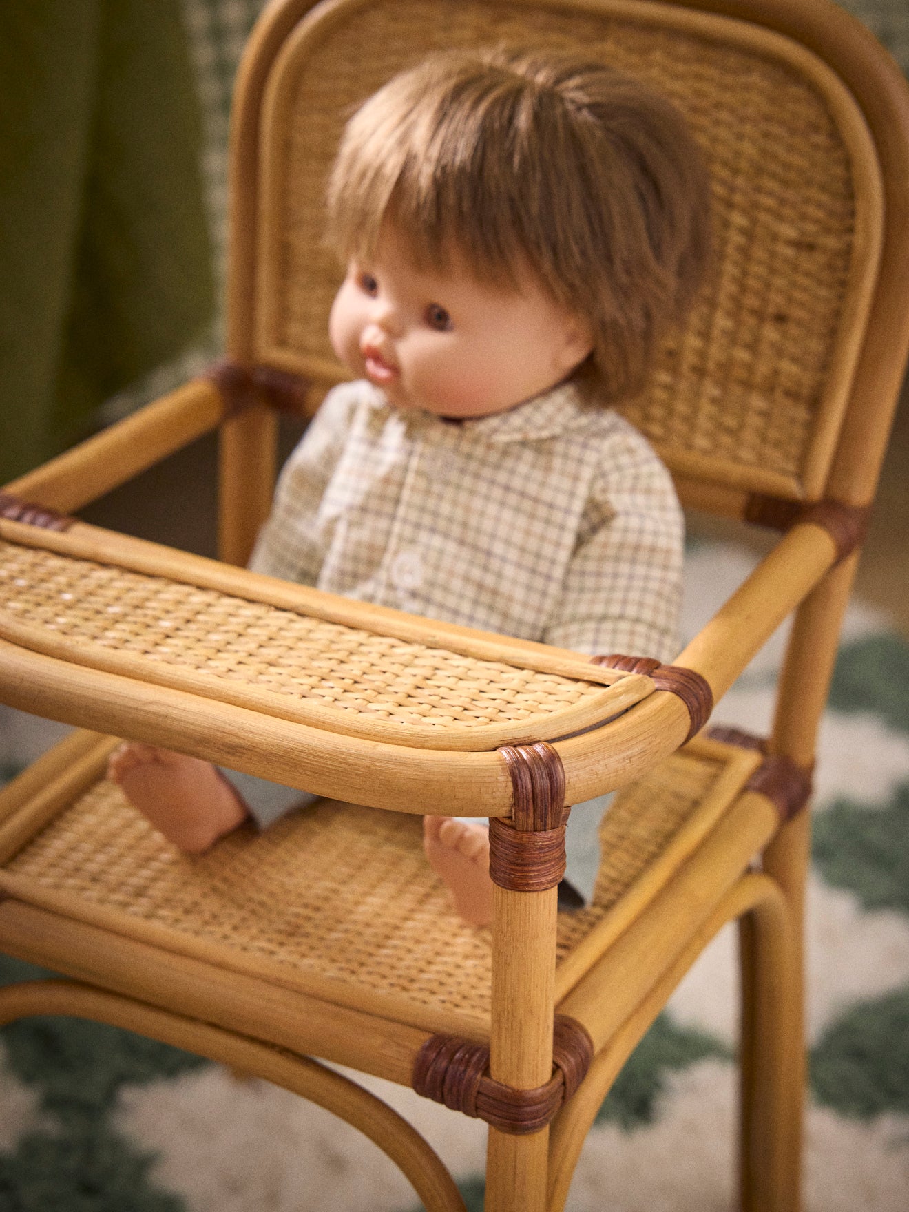 Wicker high chair for dolls