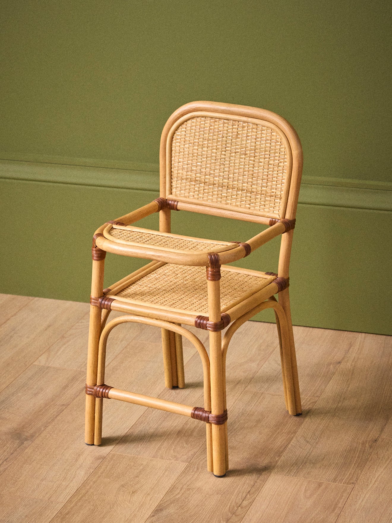 Wicker high chair for dolls